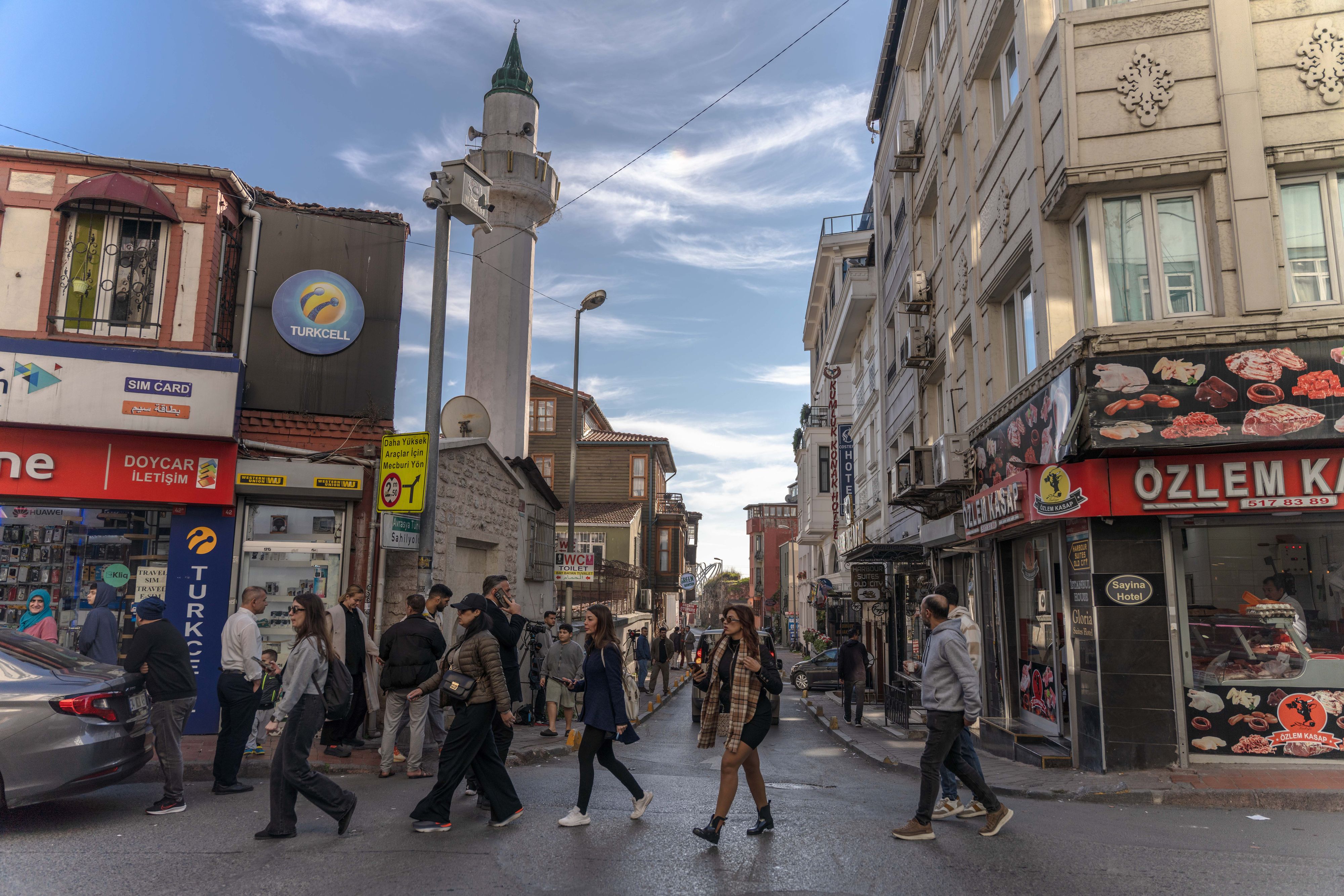 Der Stadtteil Fatih lebt von seinen vielen kleinen Lokalen und Streetfood-Läden: Hier verbrachte die Hamburger Familie B. ihre letzten Tage
