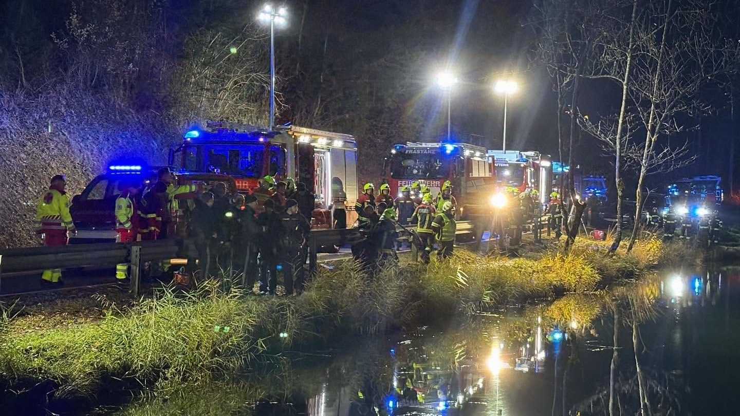 Heute.at - Pkw stürzt in See! Lenker (29) hatte keine Chance