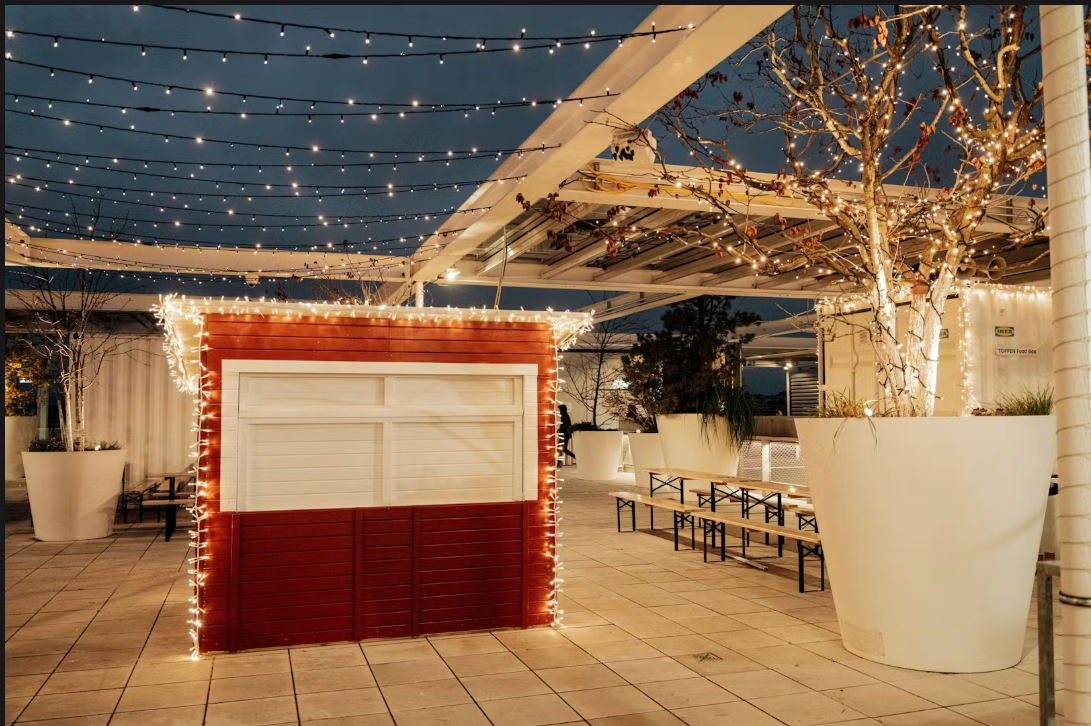 Auf der Dachterrasse des Ikea am Westbahnhof gibt es günstige Weihnachtssnacks.