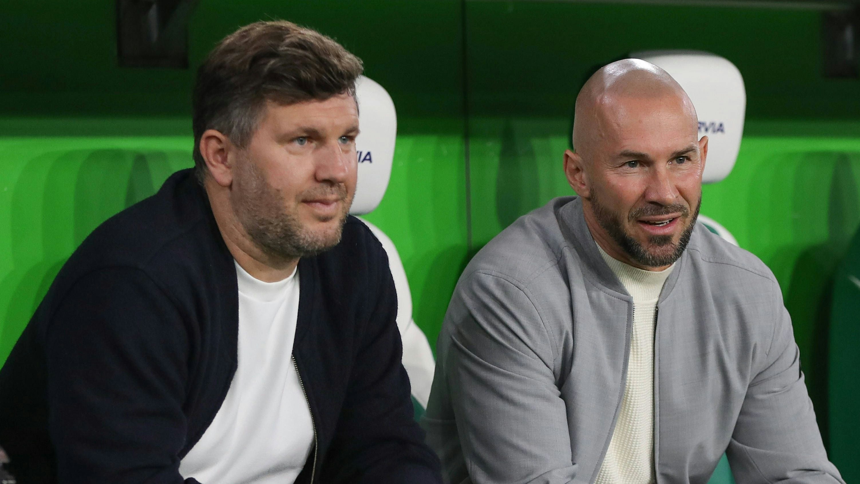 Schicker und Ilzer Anfang November beim "Probesitzen" in Wolfsburg.