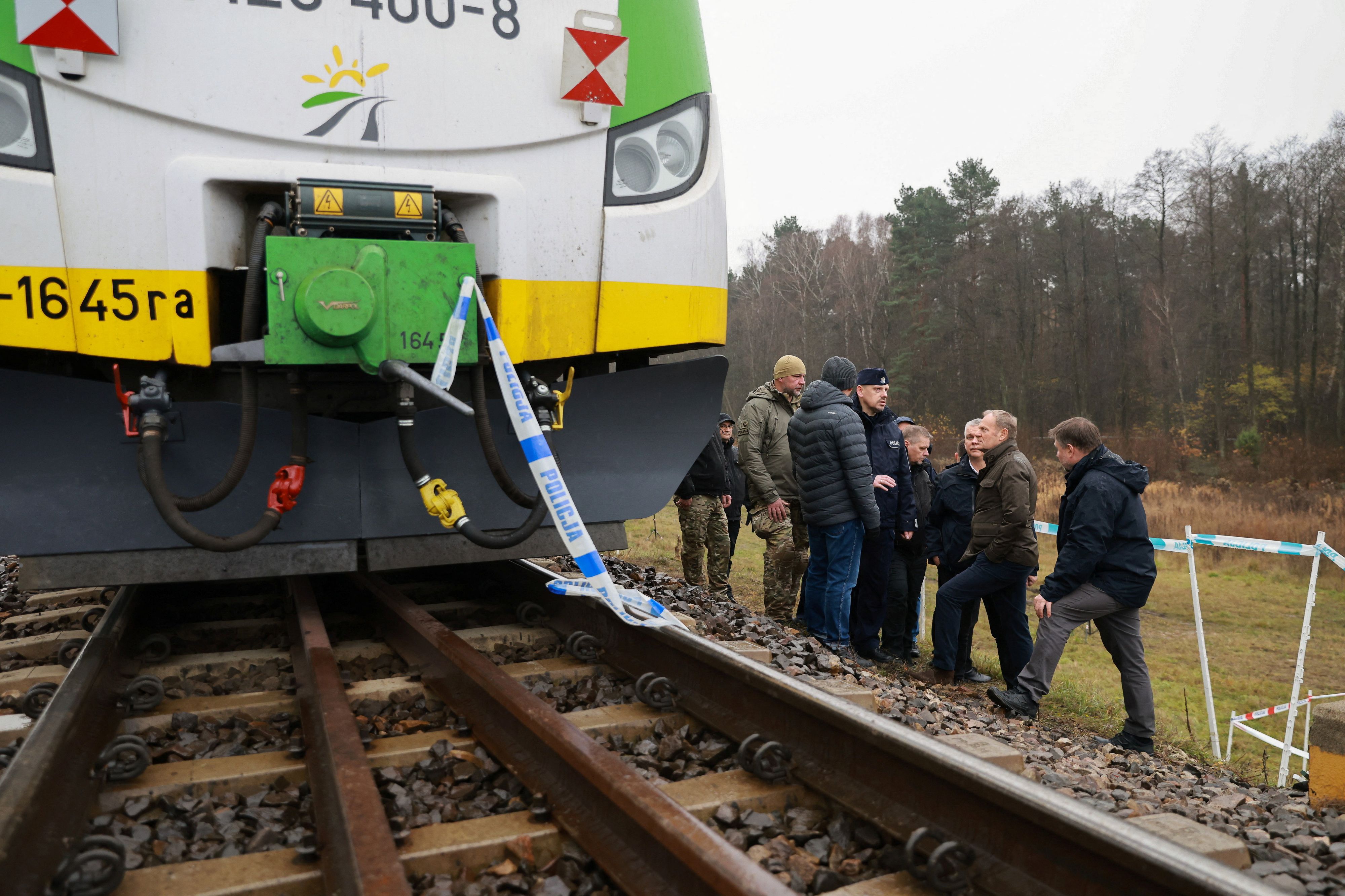 Der Zugverkehr musste in diesem Abschnitt gestoppt werden.