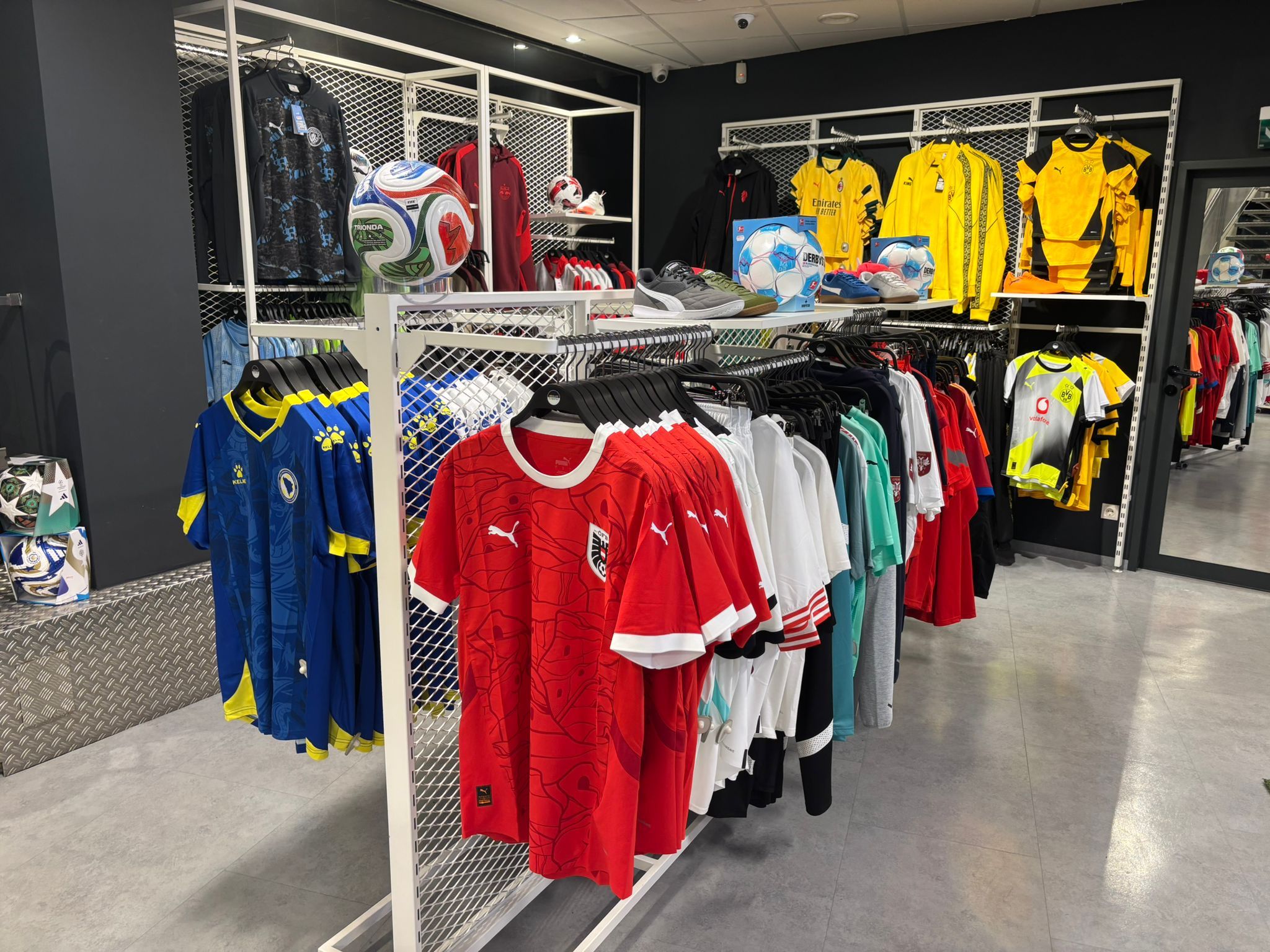 Sowohl die Österreich- als auch die Bosnien-Trikots waren in den vergangenen Tagen heiß begehrt. 