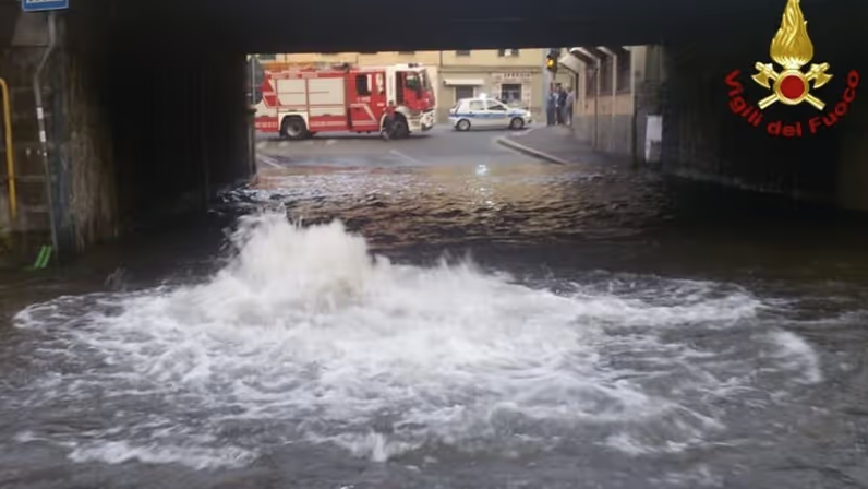 Heute.at - Schwere Sintflut-Unwetter suchen Norditalien heim