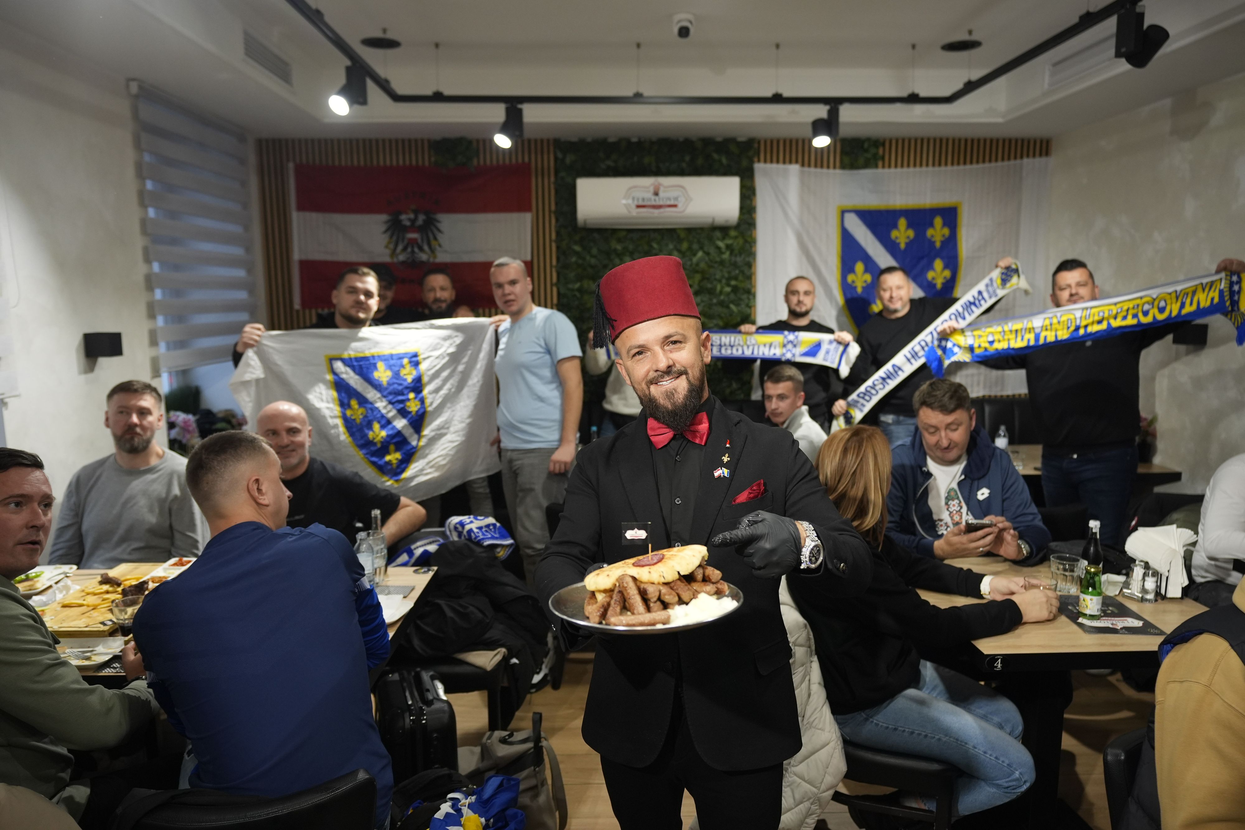 Gastro-Boss Senadin Ferhatovic lädt vor dem Spiel zwischen Österreich und Bosnien zu einer saftigen Aktion.