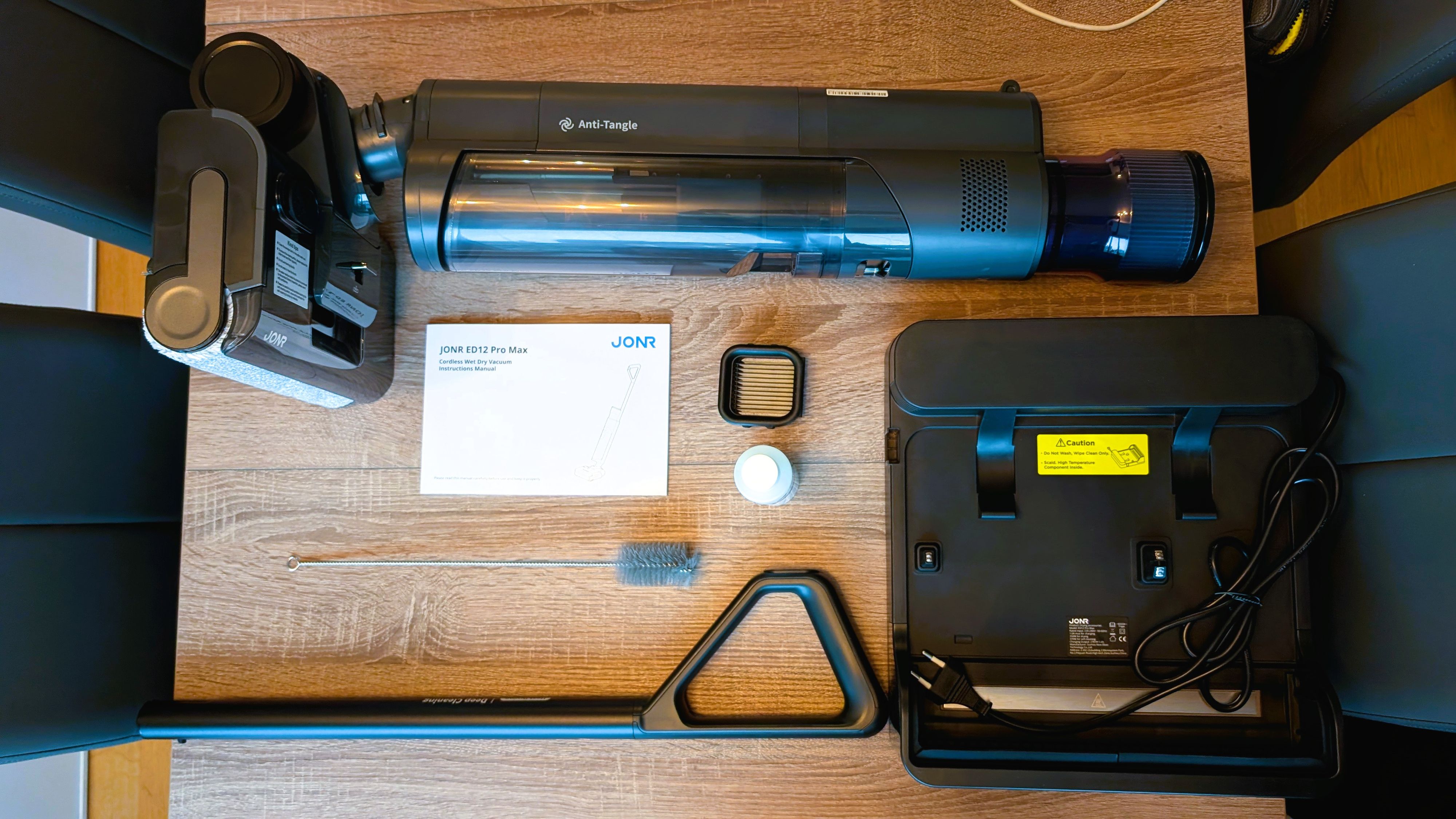 Der Lieferumfang des Jonr ED12 Pro Max: Die wenigen Teilen lassen sich völlig selbsterklärend zusammensetzen.