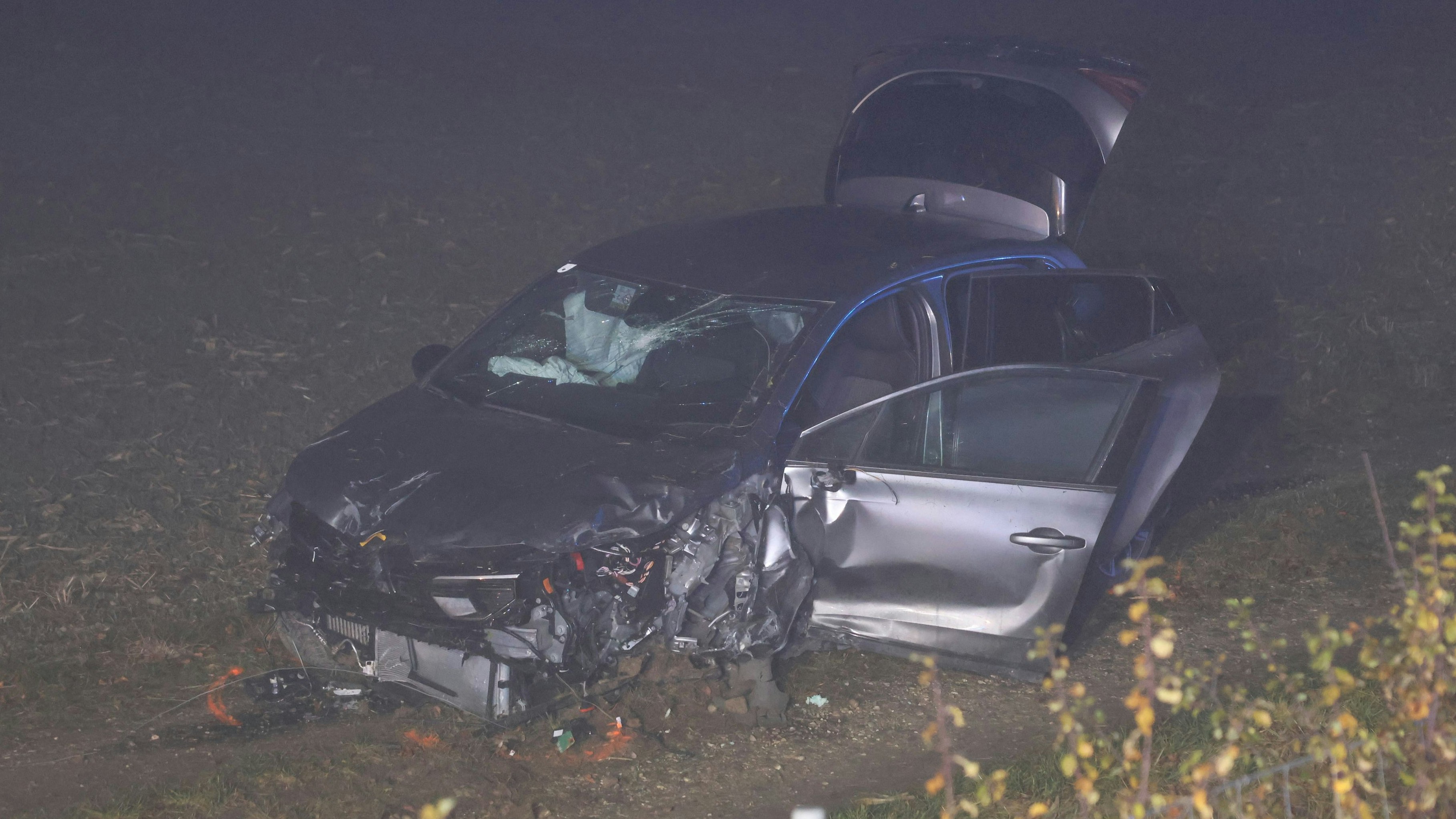 Heute.at - Schwerer Crash im Nebel – Straße komplett gesperrt