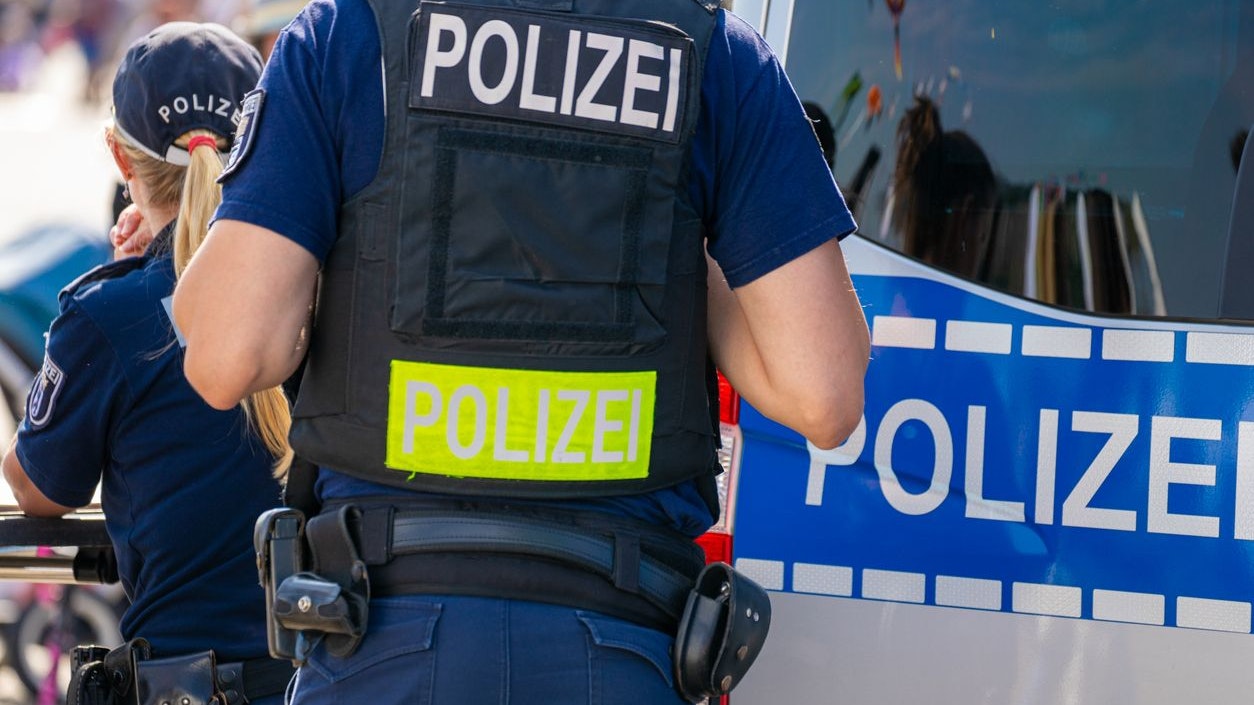 Heute.at - Zwei abgetrennte Frauenhände auf der Autobahn entdeckt