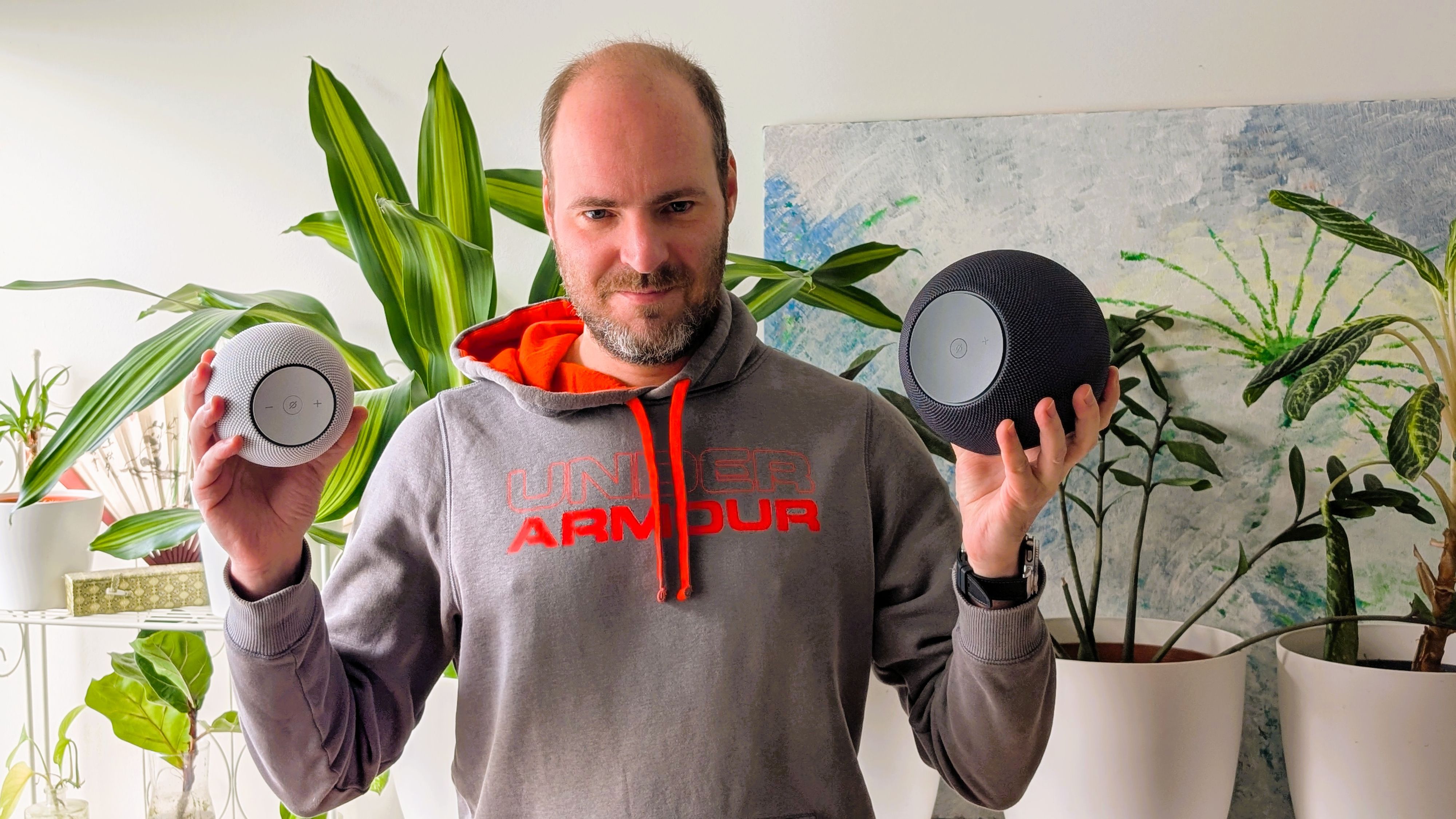 Beim Design nähern sich Exho Dot Max und Echo Studio nicht nur deutlich an, ihre Erscheinung erinnert auch an den 