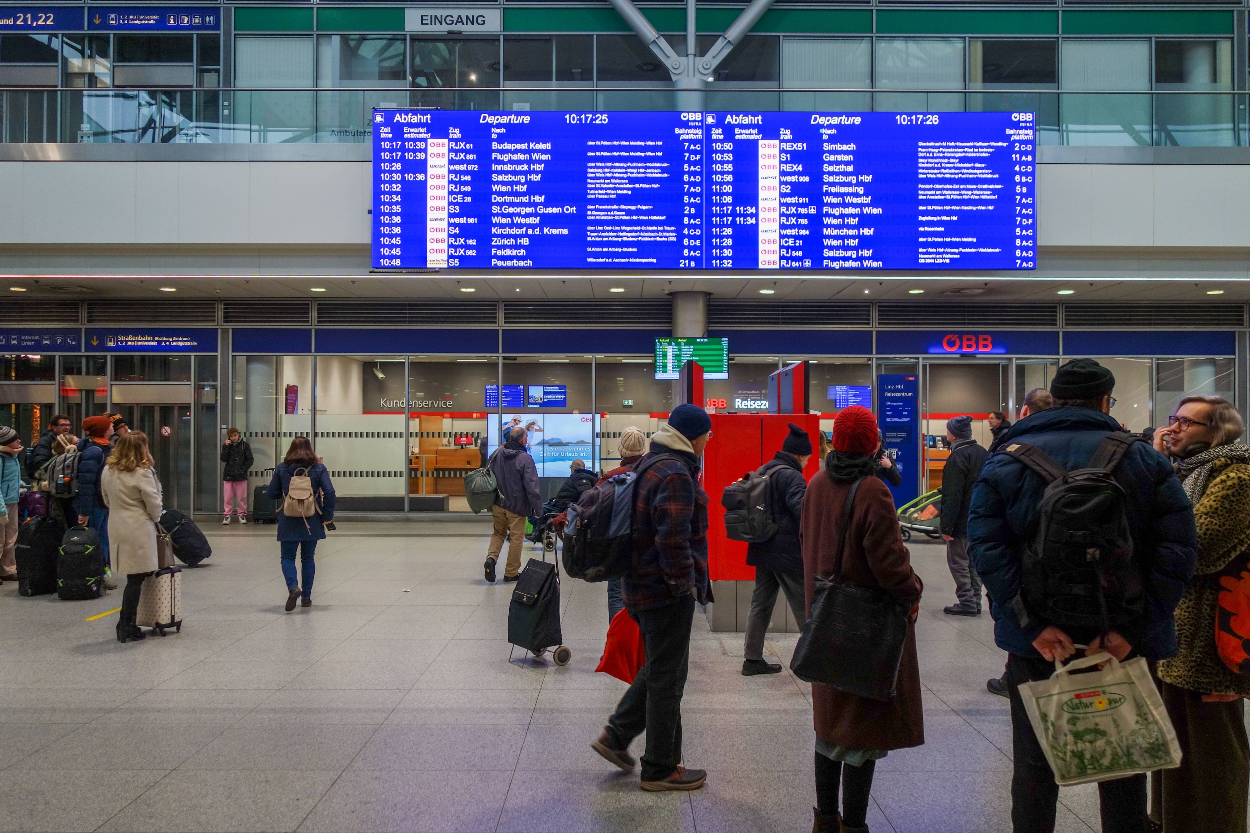 Die Komplett-Sperre über das Deutsche Eck sorgt für Zug-Chaos bei ÖBB und Westbahn.