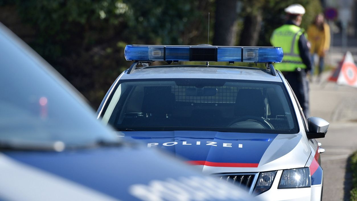 Heute.at - Polizei stürmt Wohnung in Wien und landet Volltreffer