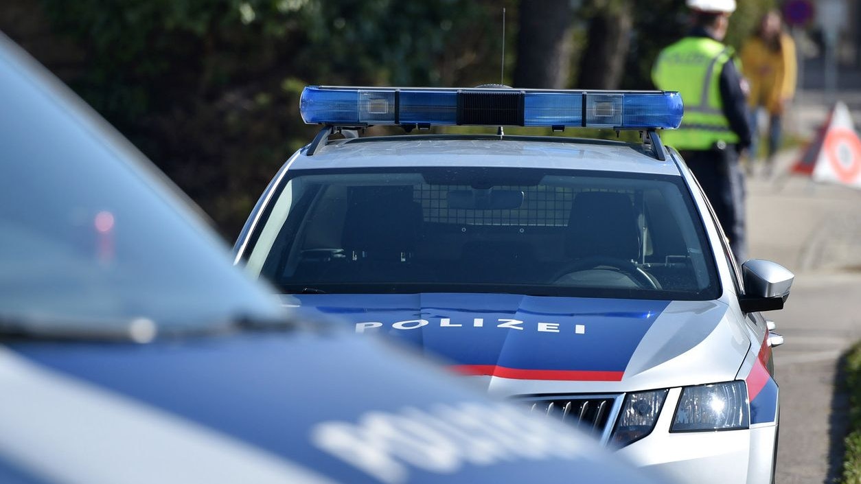 Heute.at - Polizei beobachtet Drogendeal im Auto – Festnahme