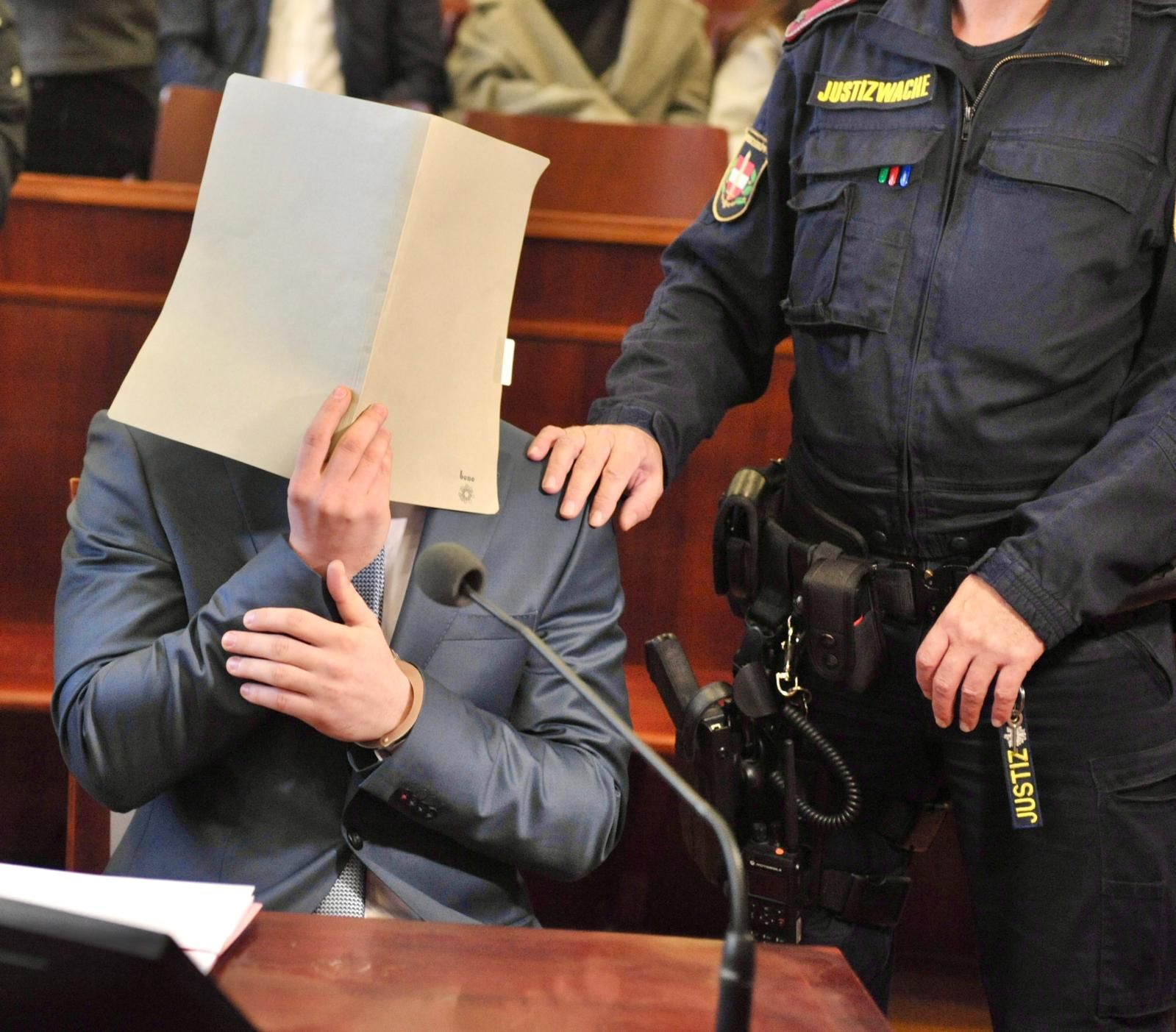 81-Jährige mit Schlosserhammer getötet: Mordprozess in Wr. Neustadt