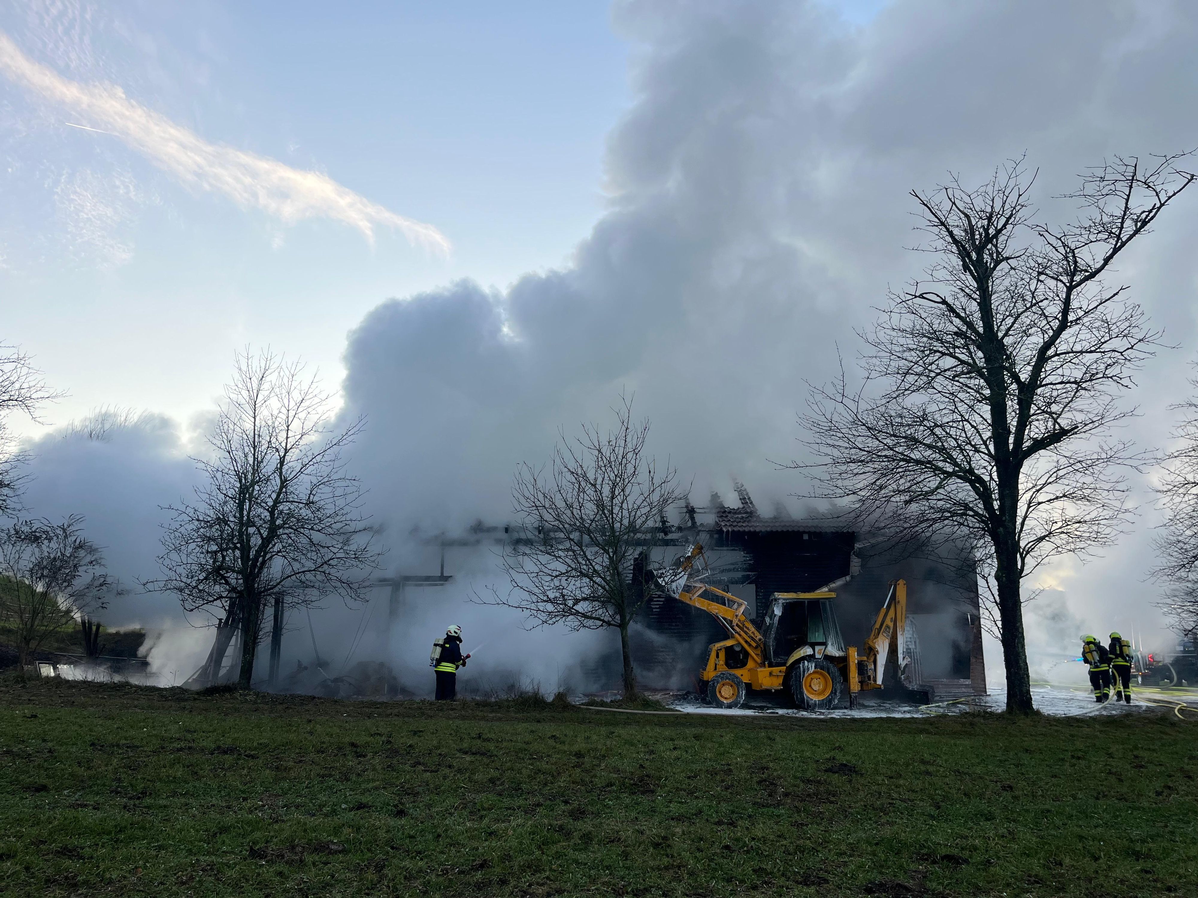 Die Scheune in Neustadtl/Donau stand in Vollbrand.