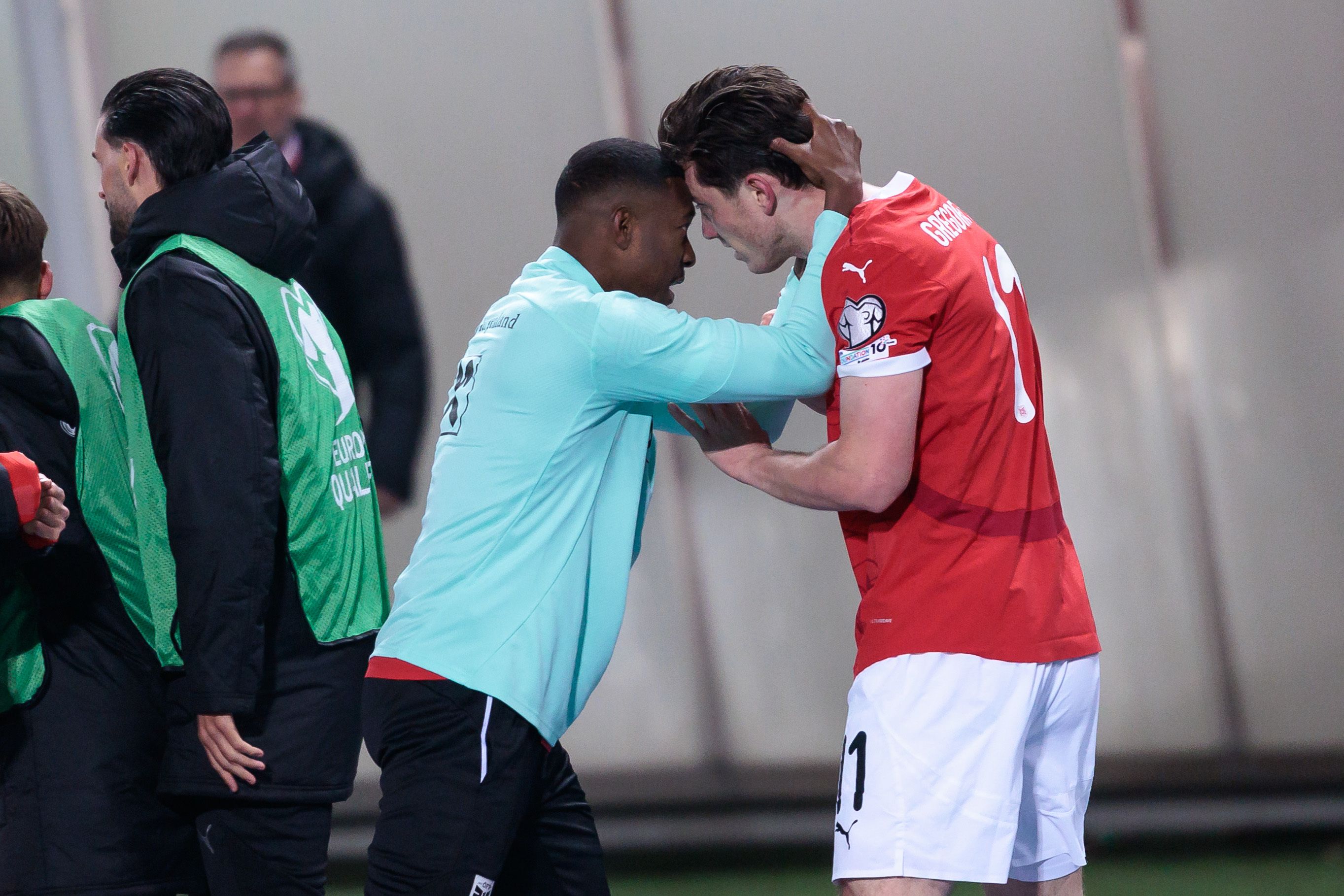 Mit seinem Goldtreffer avancierte Michael Gregoritsch zum Helden des Abends. Kapitän David Alaba gehörte zu den ersten Gratulanten.