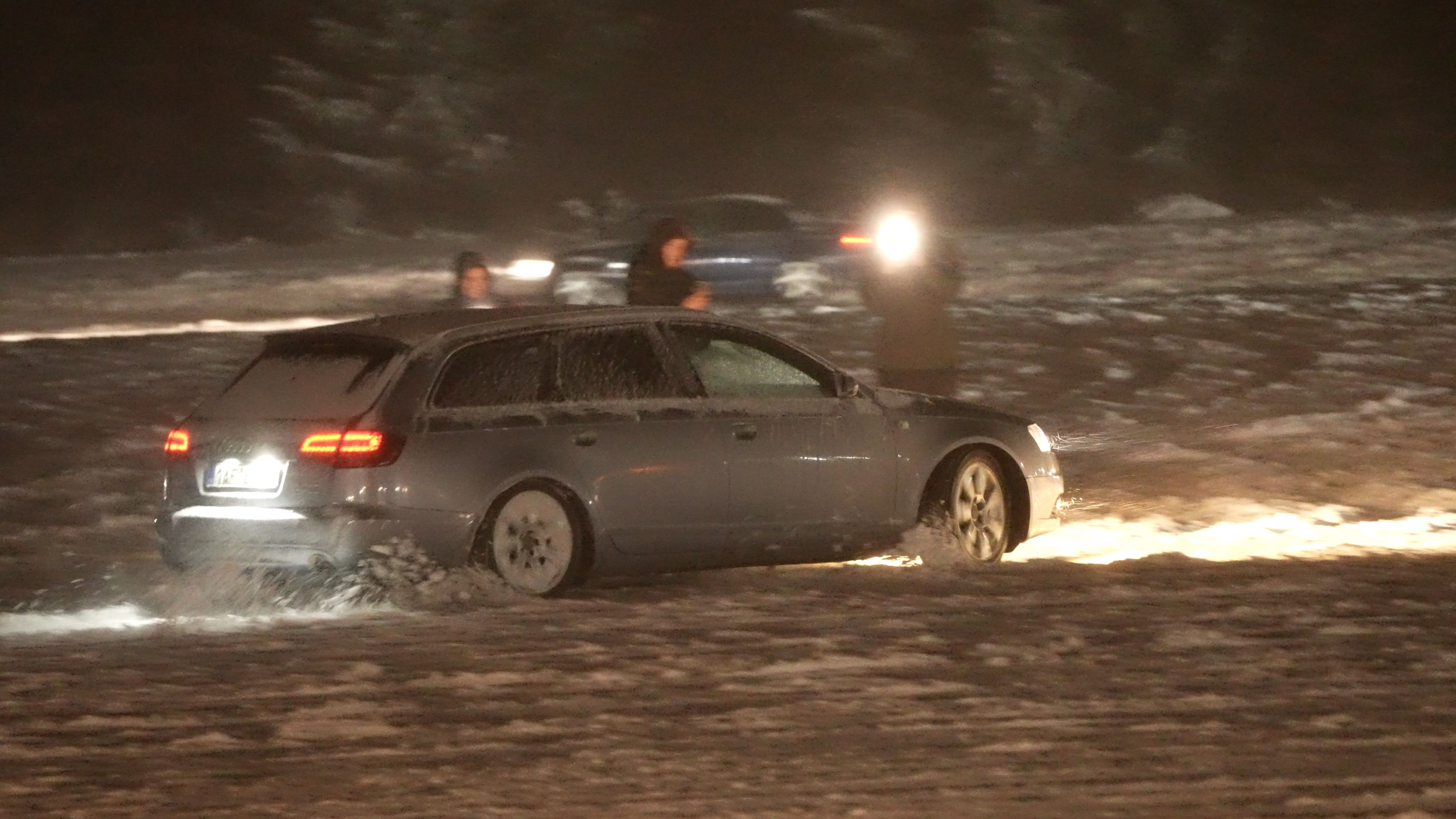 Heute.at - Schnee-Driften mit dem Auto – hohe Strafen drohen