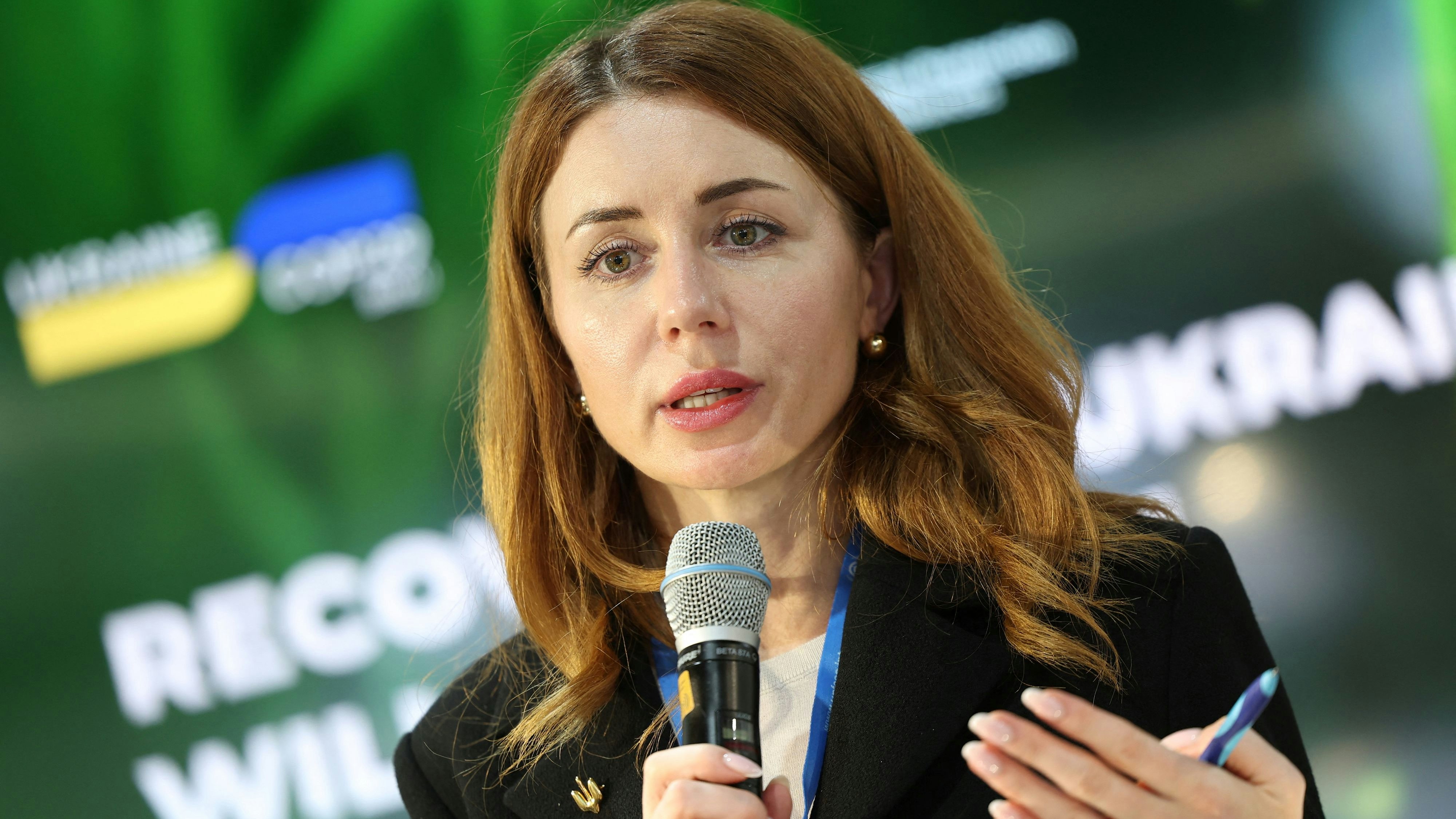 Energieministerin Svitlana Hrinchuk, hier bei einer Rede auf der Weltklimakonferenz 2024 in Baku, nahm ebenfalls den Hut