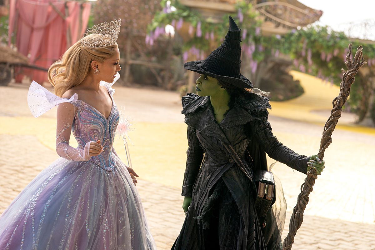 (v.l.) Ariana Grande als Glinda und Cynthia Erivo als Elphaba.