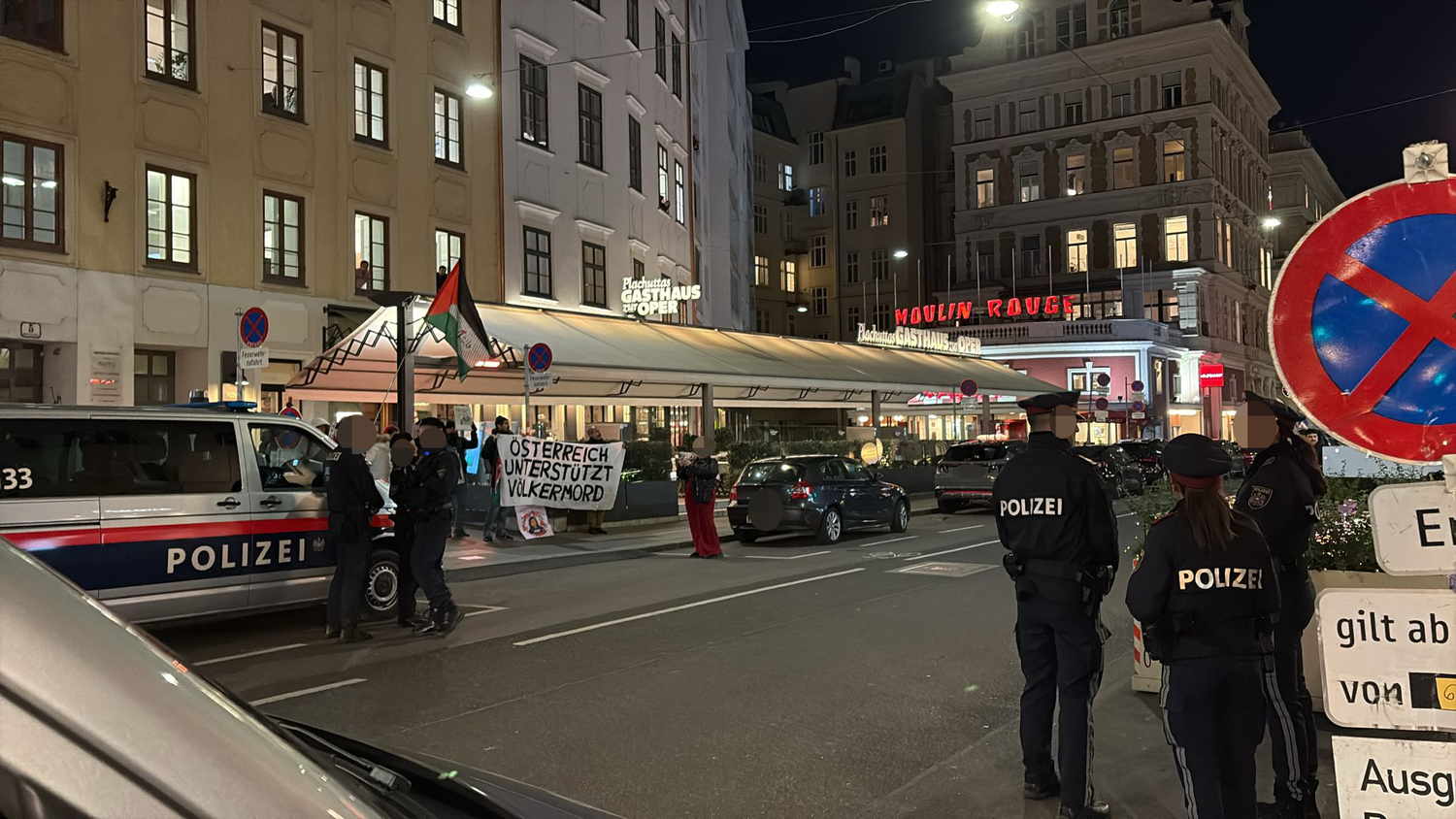 Die Demonstranten trafen sich in der Walfischgasse.