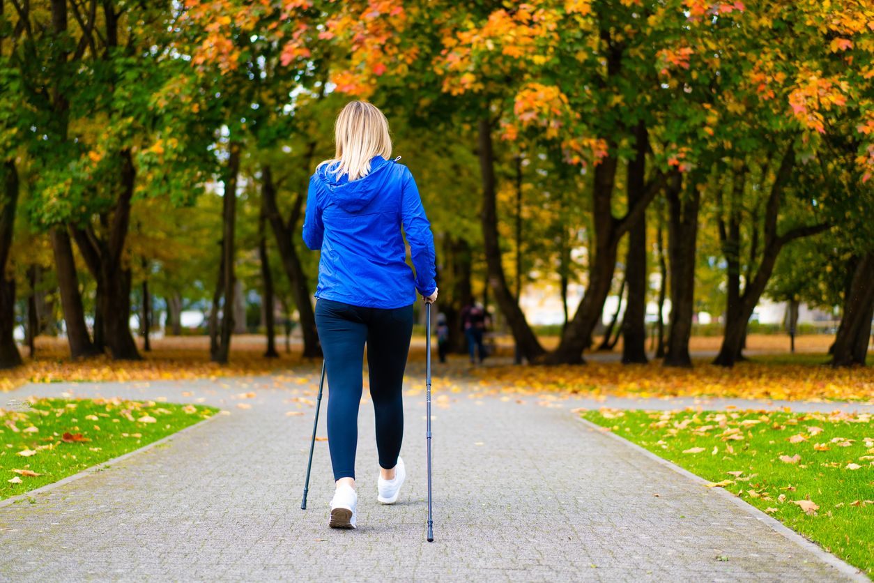Nordic Walking bringt überraschend viele gesundheitliche Vorteile – weit mehr, als sein 