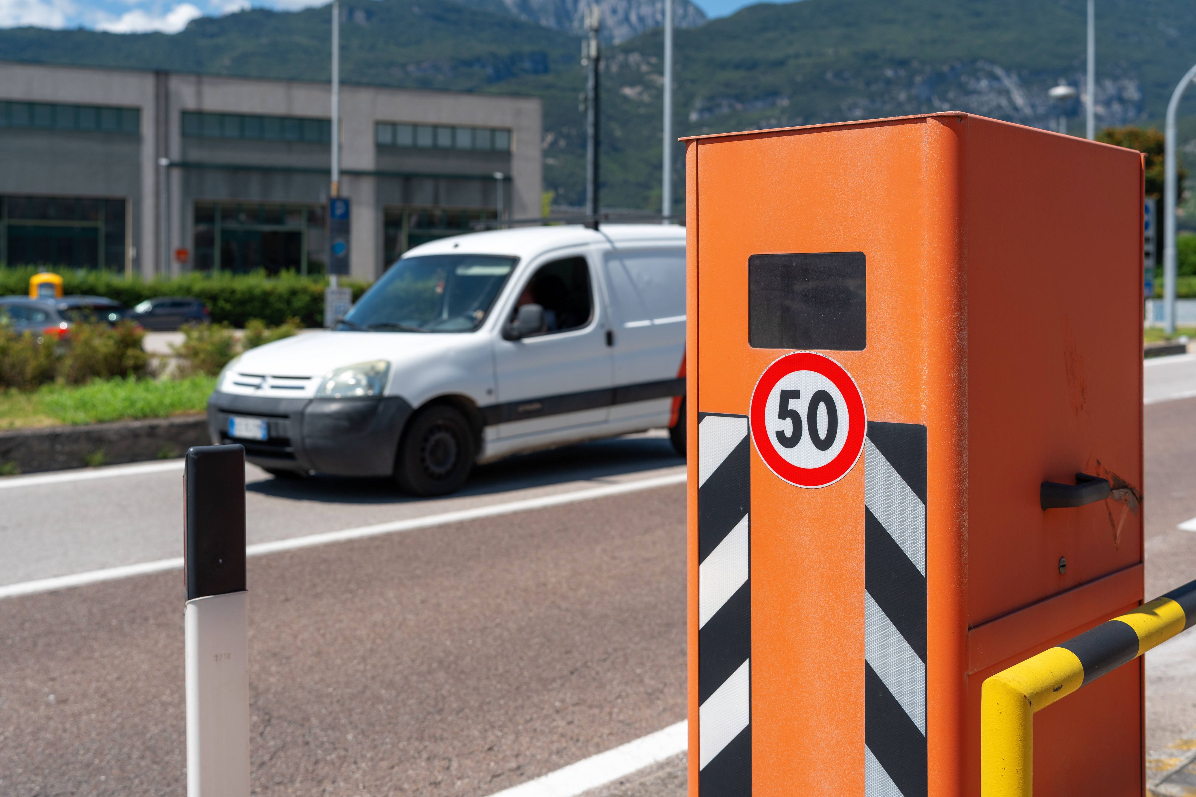 Heute.at - Radar-Chaos in Italien! Südtirol stellt ALLE Blitzer ab