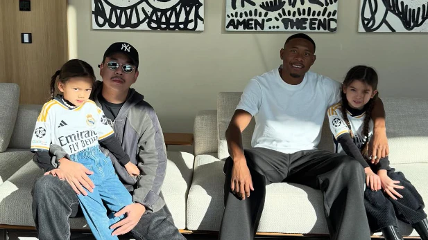 Martin Ho, David Alaba und Nachwuchs im Madrider Anwesen des Real-Legionärs.