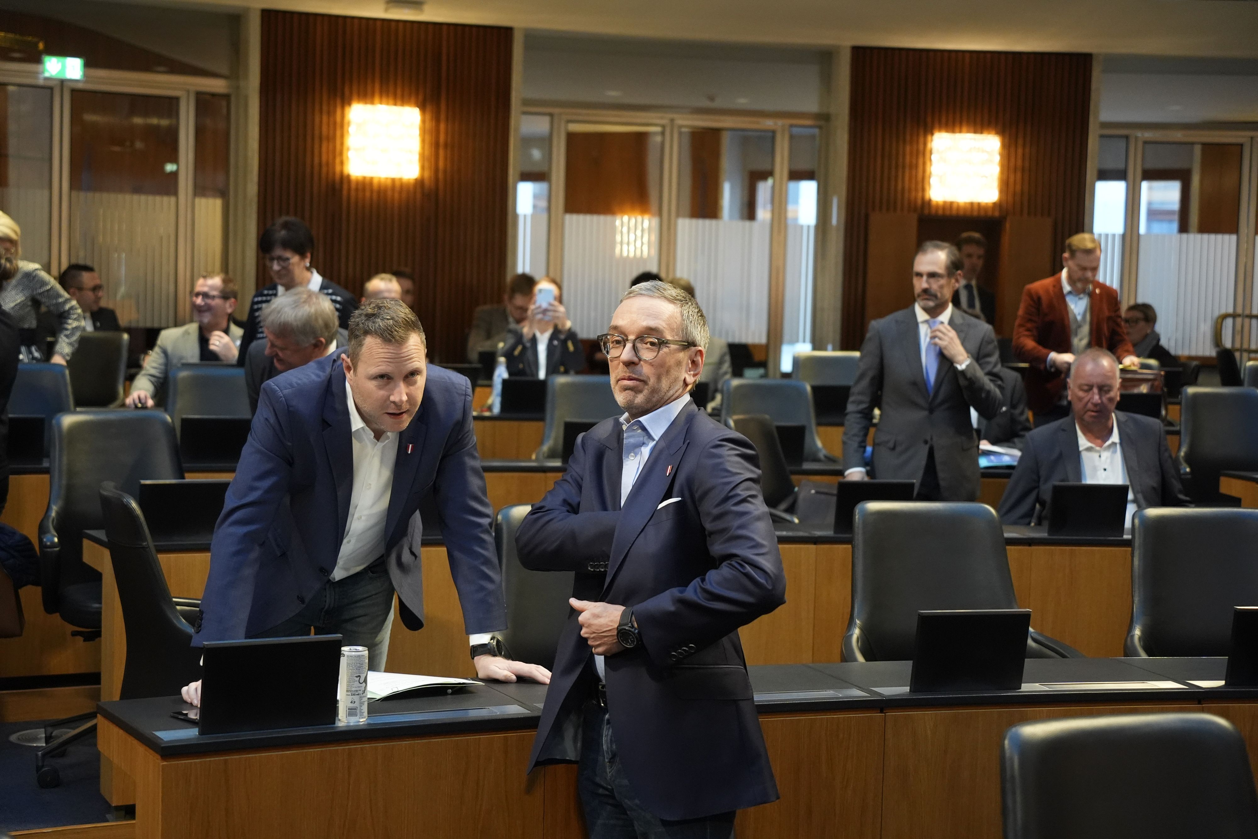 FPÖ-Chef Herbert Kickl und Generalsekretär Michael Schnedlitz machten im Parlament gegen die Regierung Stimmung.