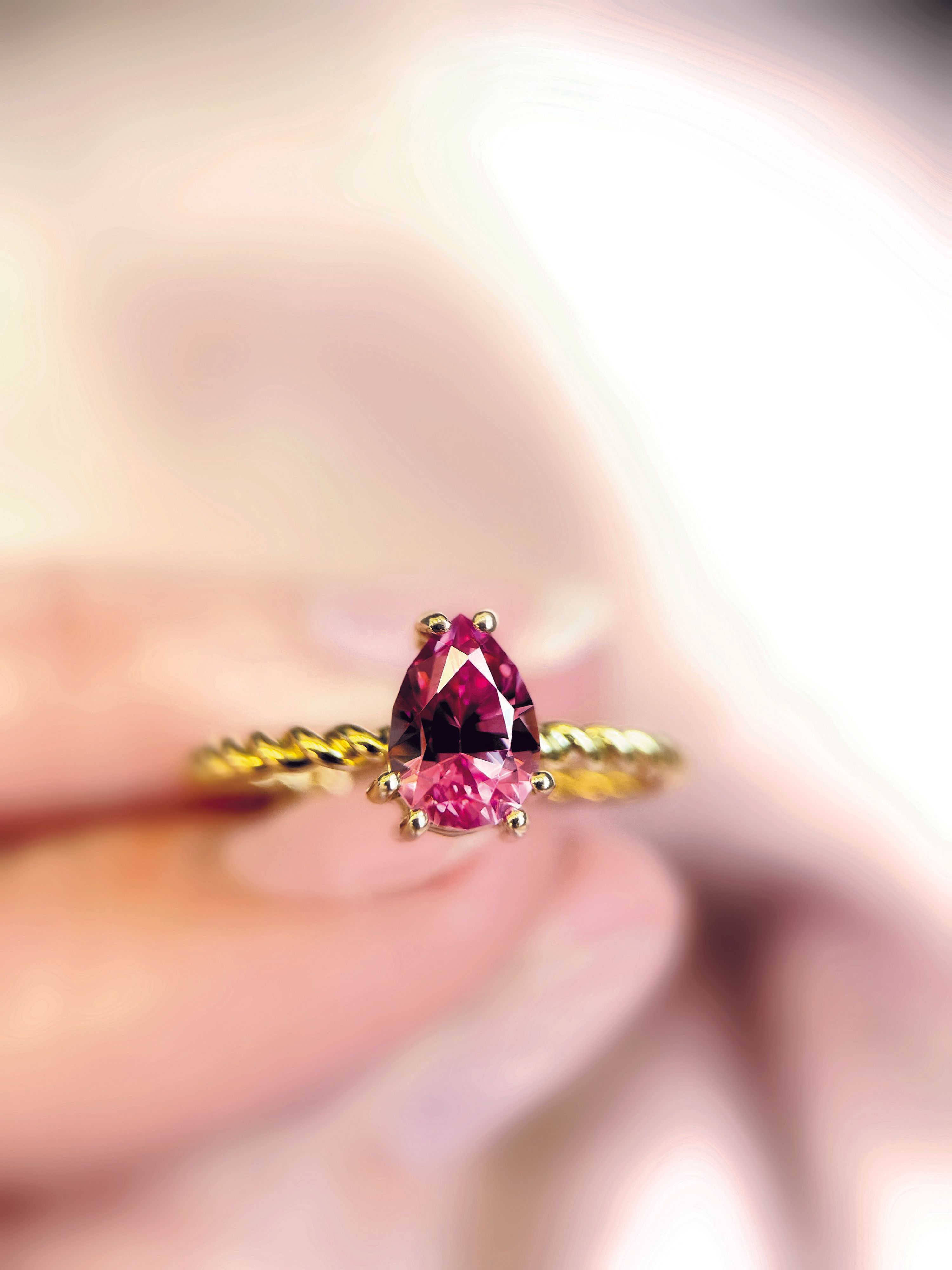 Heute.at - Wieso Verstorbene nun in Edelsteine verwandelt werden