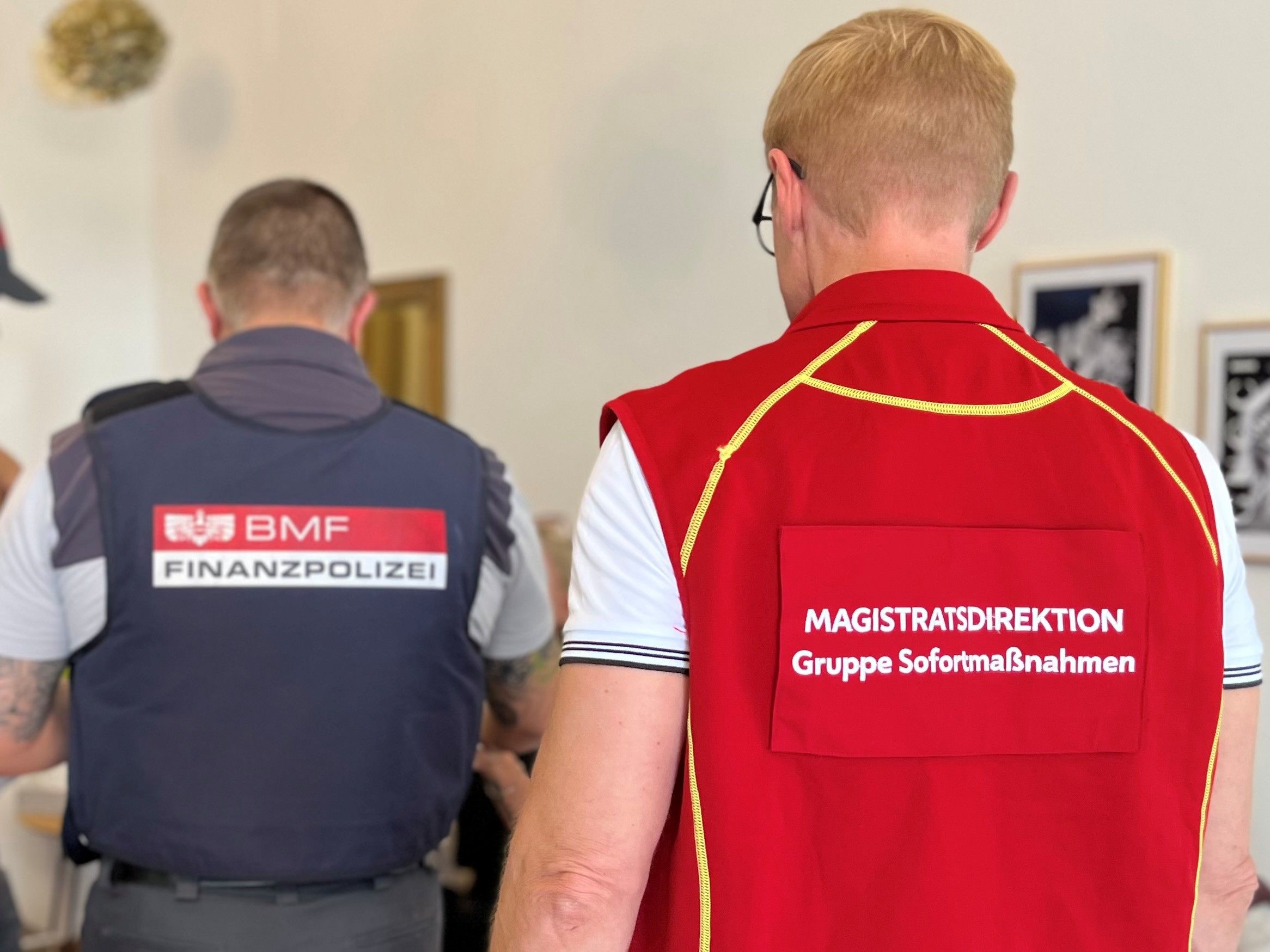 Die Gruppe Sofortmaßnahmen führte gemeinsam mit der Wiener Polizei, der Finanzpolizei sowie den zuständigen städtischen Dienststellen eine großangelegte Schwerpunktaktion in asiatischen Gastrobetrieben durch.