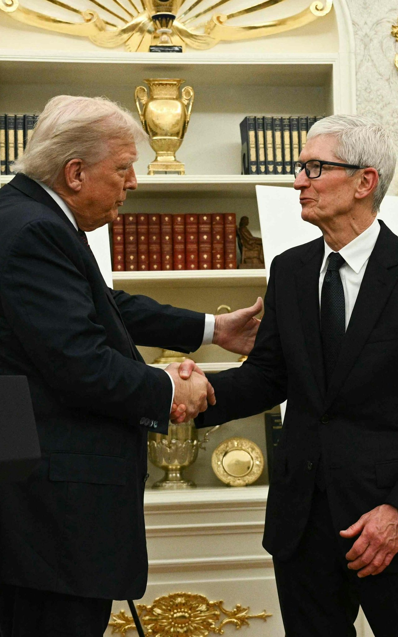 Klappe halten! Einschleimen! So kämpfen Bosse um Trumps Gunst