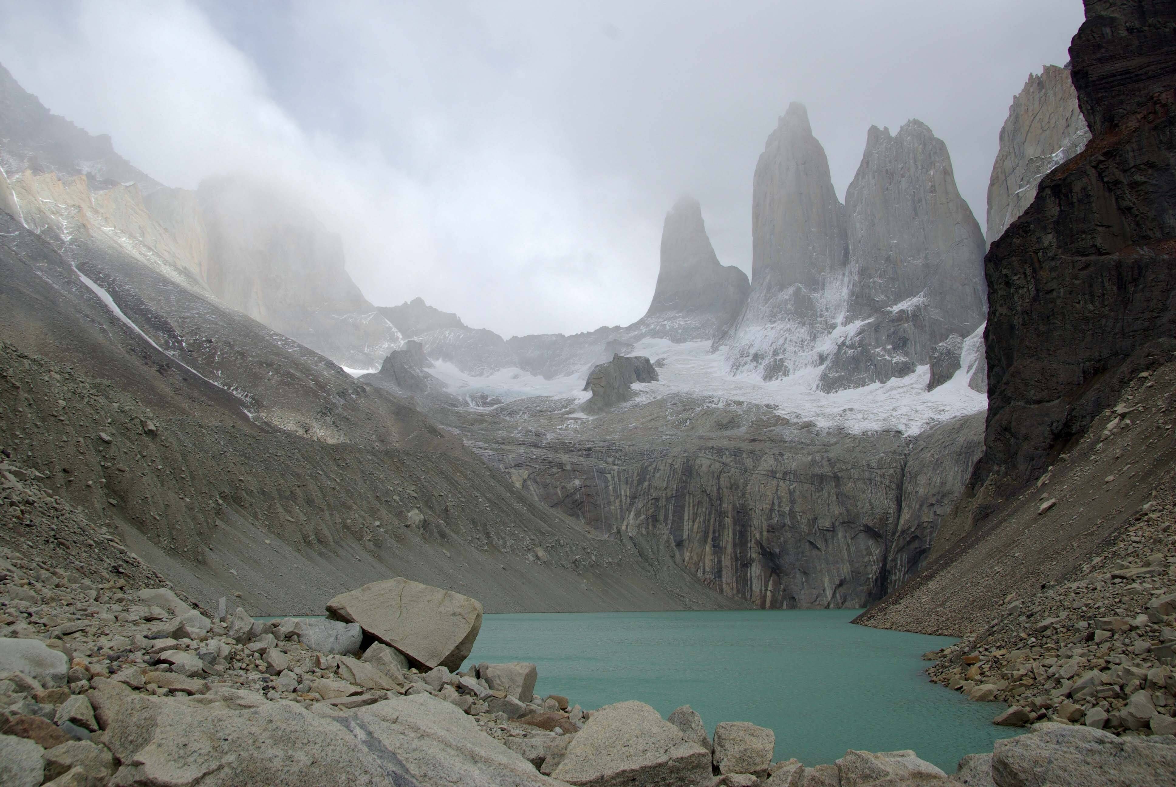Im chilenischen Nationalpark Torres del Paine sind nach einem starken Schneesturm fünf Tote gefunden worden (Archivbild)