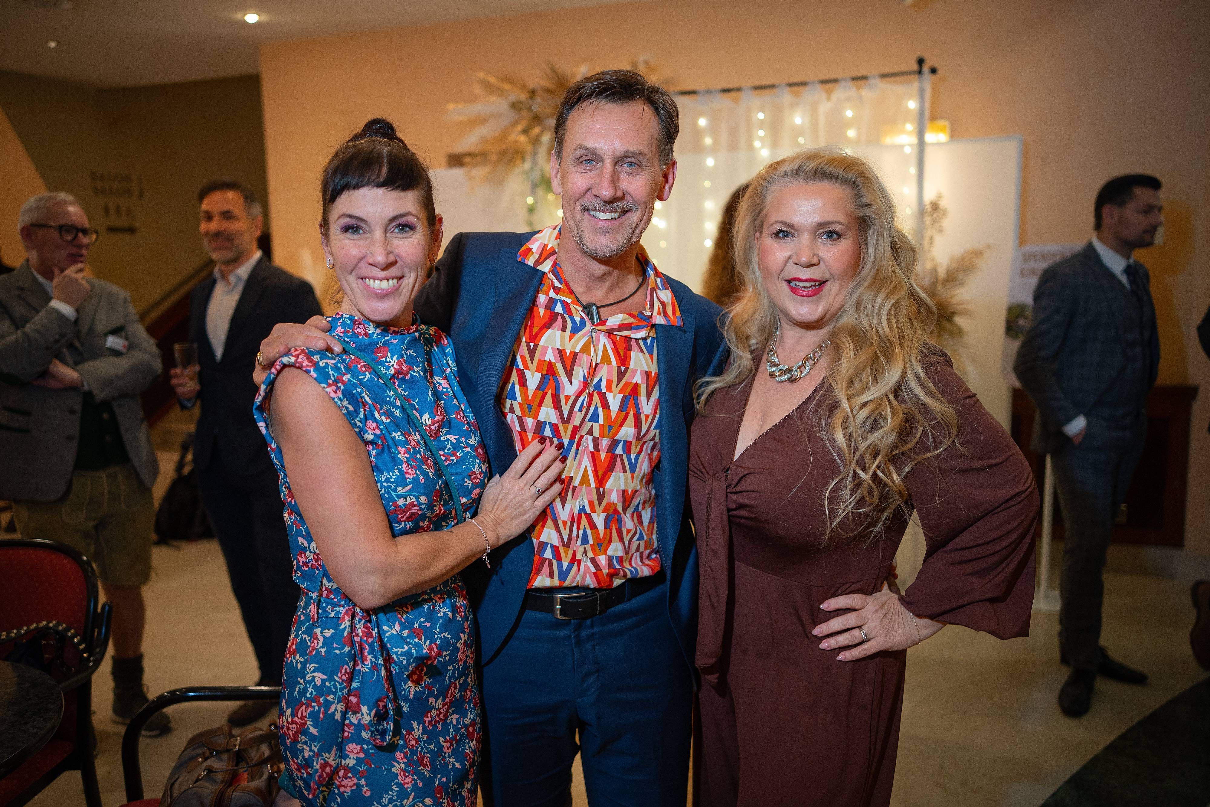 Adriana Zartl, Martin Oberhauser und Susanna Hirschler bei der Gala.