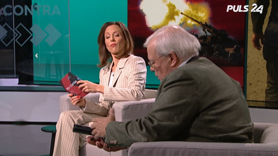 Heute.at - Plötzlich zieht ORF-Korrespondent Pistole im TV-Studio