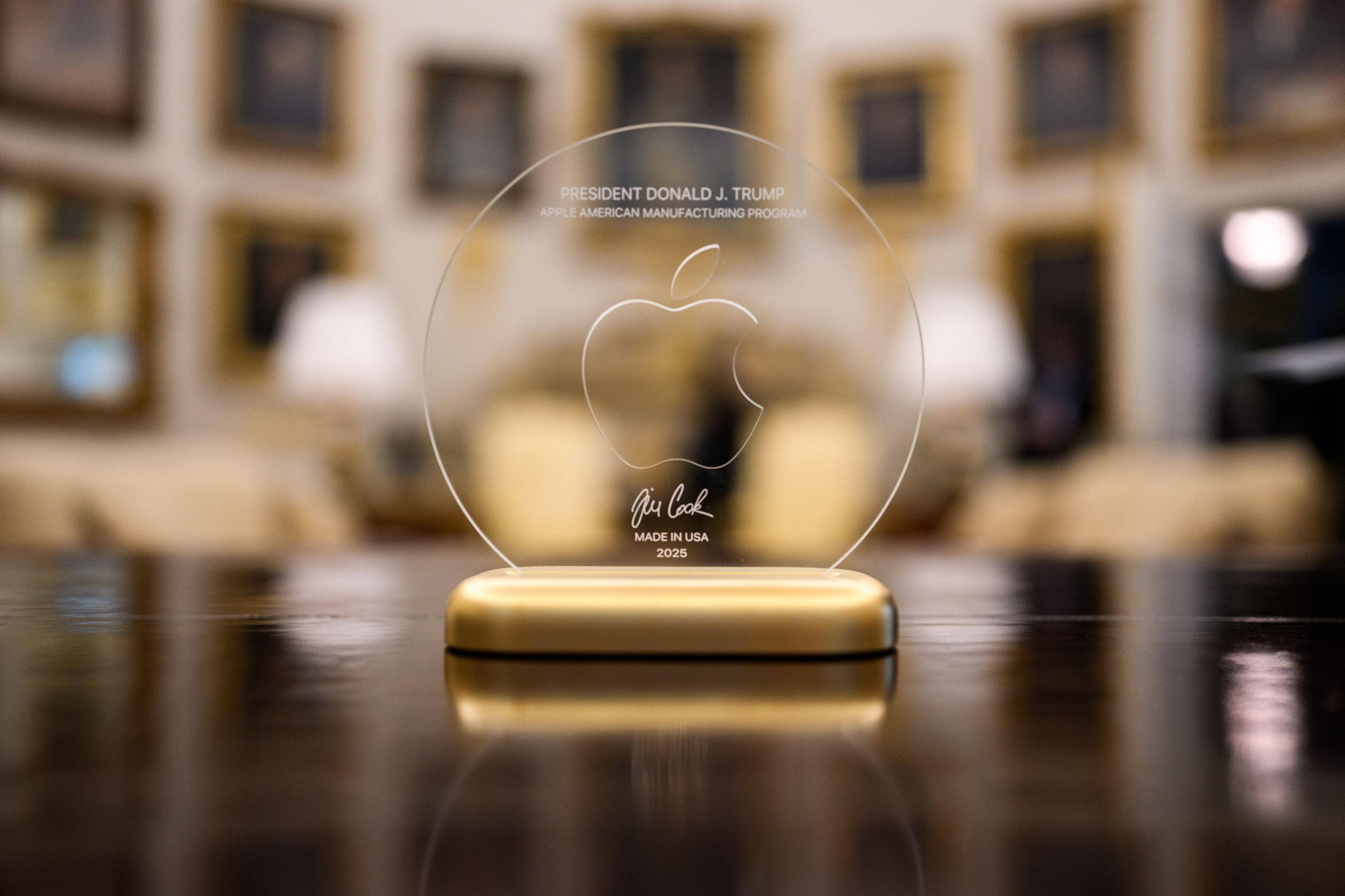 Eine kleine Aufmerksamkeit: Apple-Geschenk in Gold für den Präsidenten