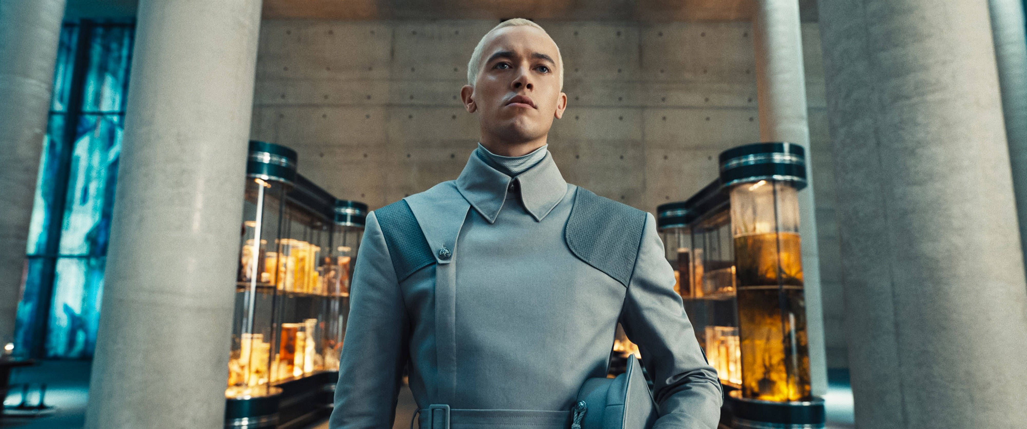 Der Film ist ein Prequel zur Originalreihe und gleichzeitig die Fortsetzung von 