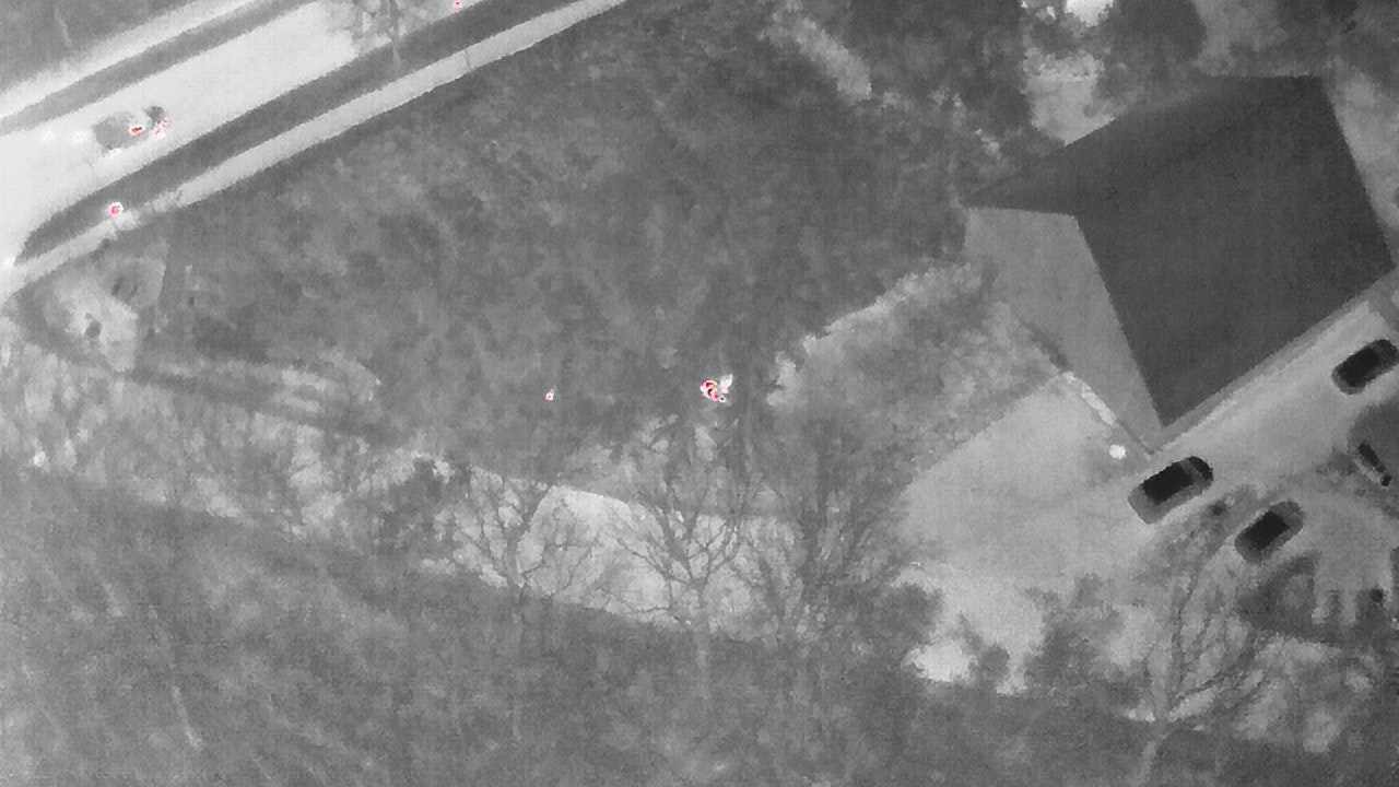 Heute.at - Drohneneinsatz! Abgängiger Mann aus Dickicht gerettet