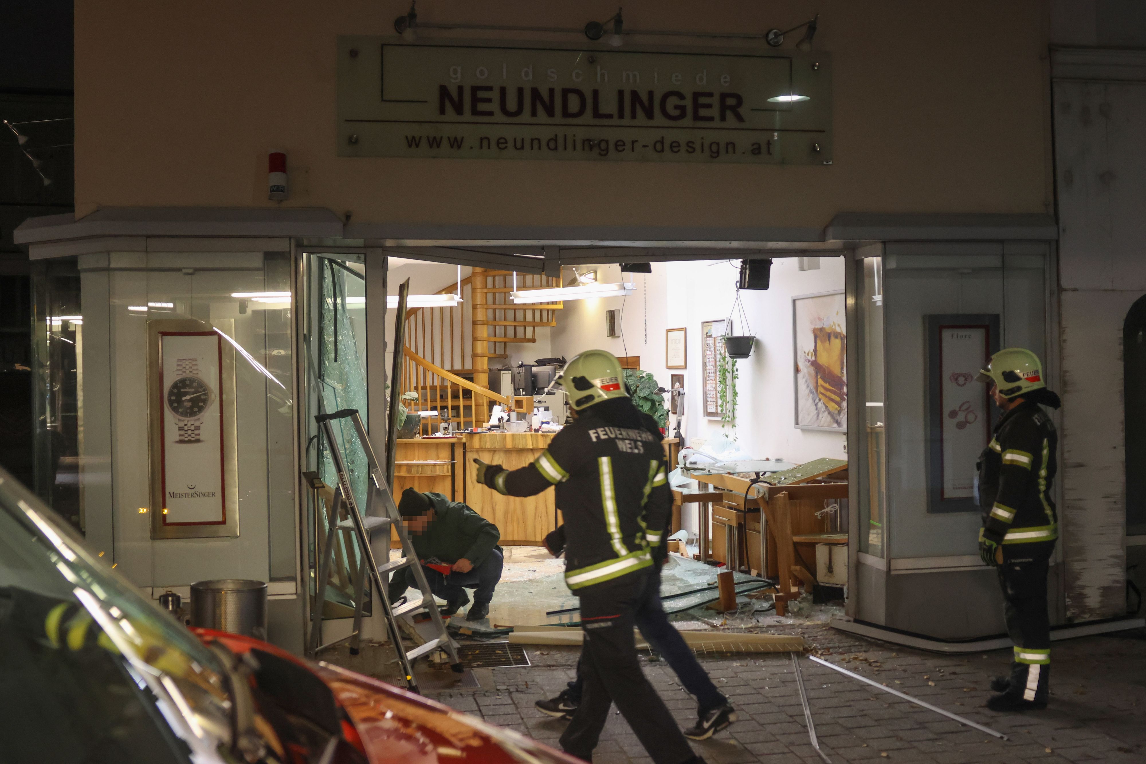 Bei dem Einbruch in Wels richtete der Täter große Schäden an.