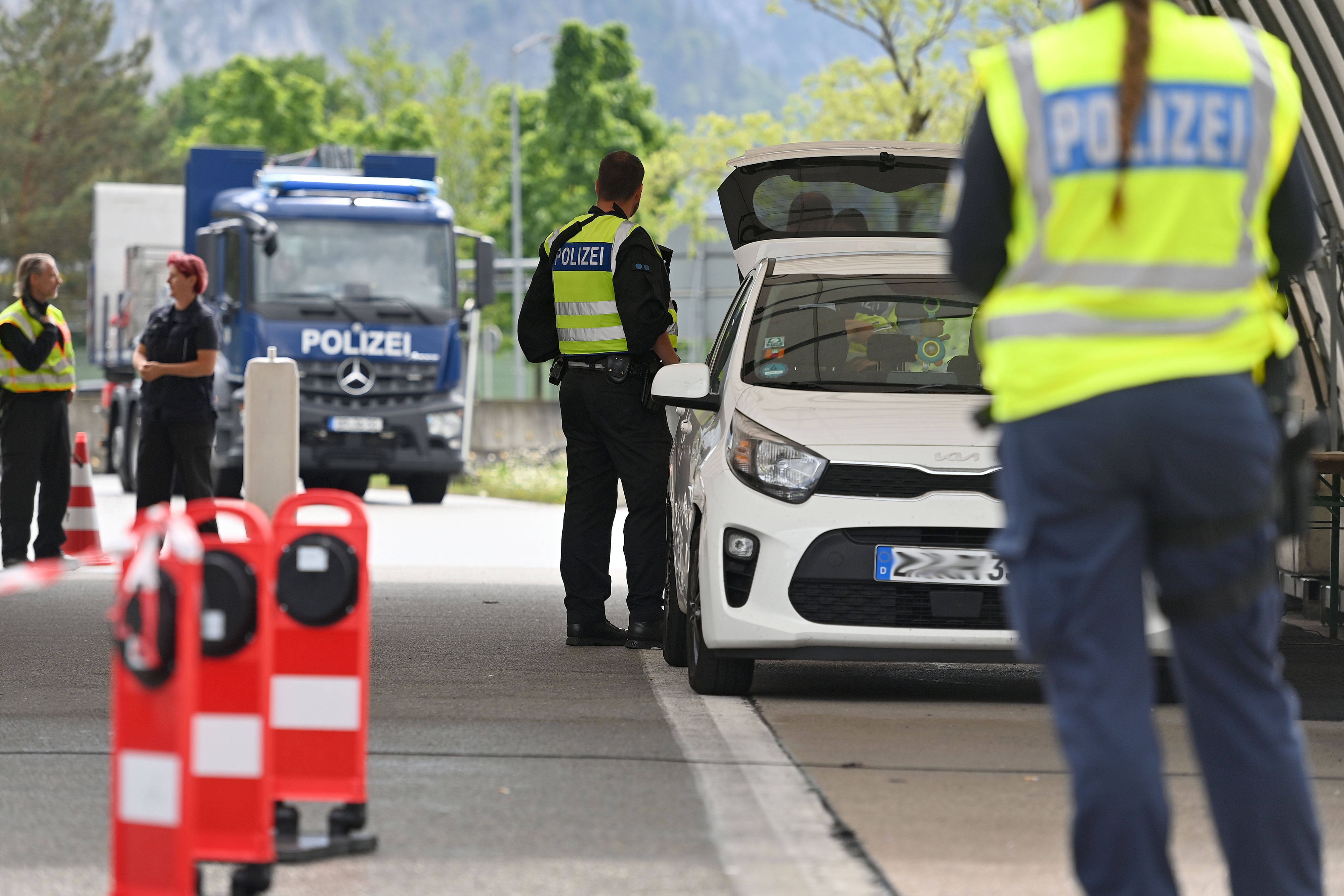 Heute.at - Asylpolizisten für Grenzschutz – das hat Karner vor