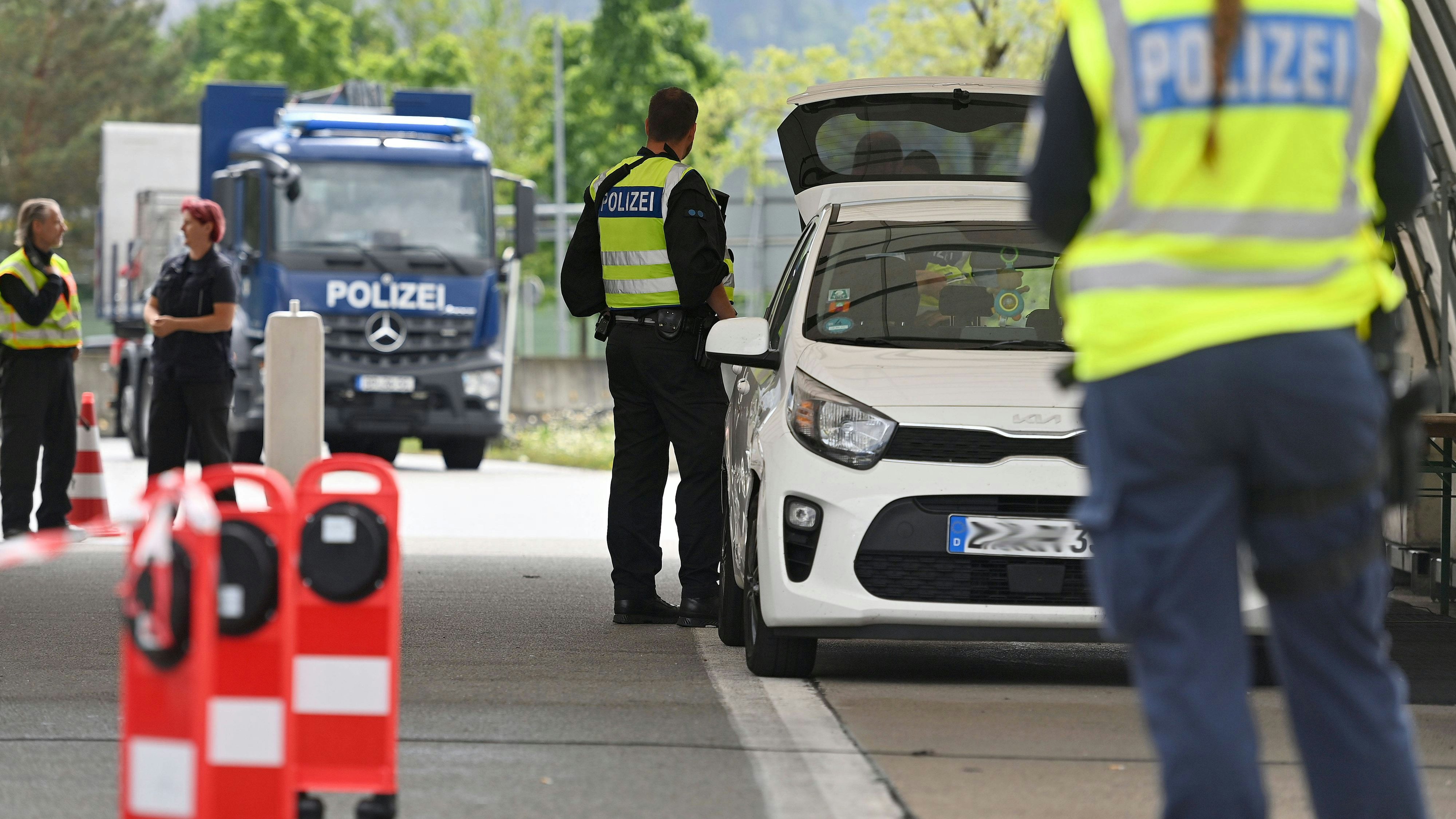 Heute.at - Asylpolizisten für Grenzschutz – das hat Karner vor