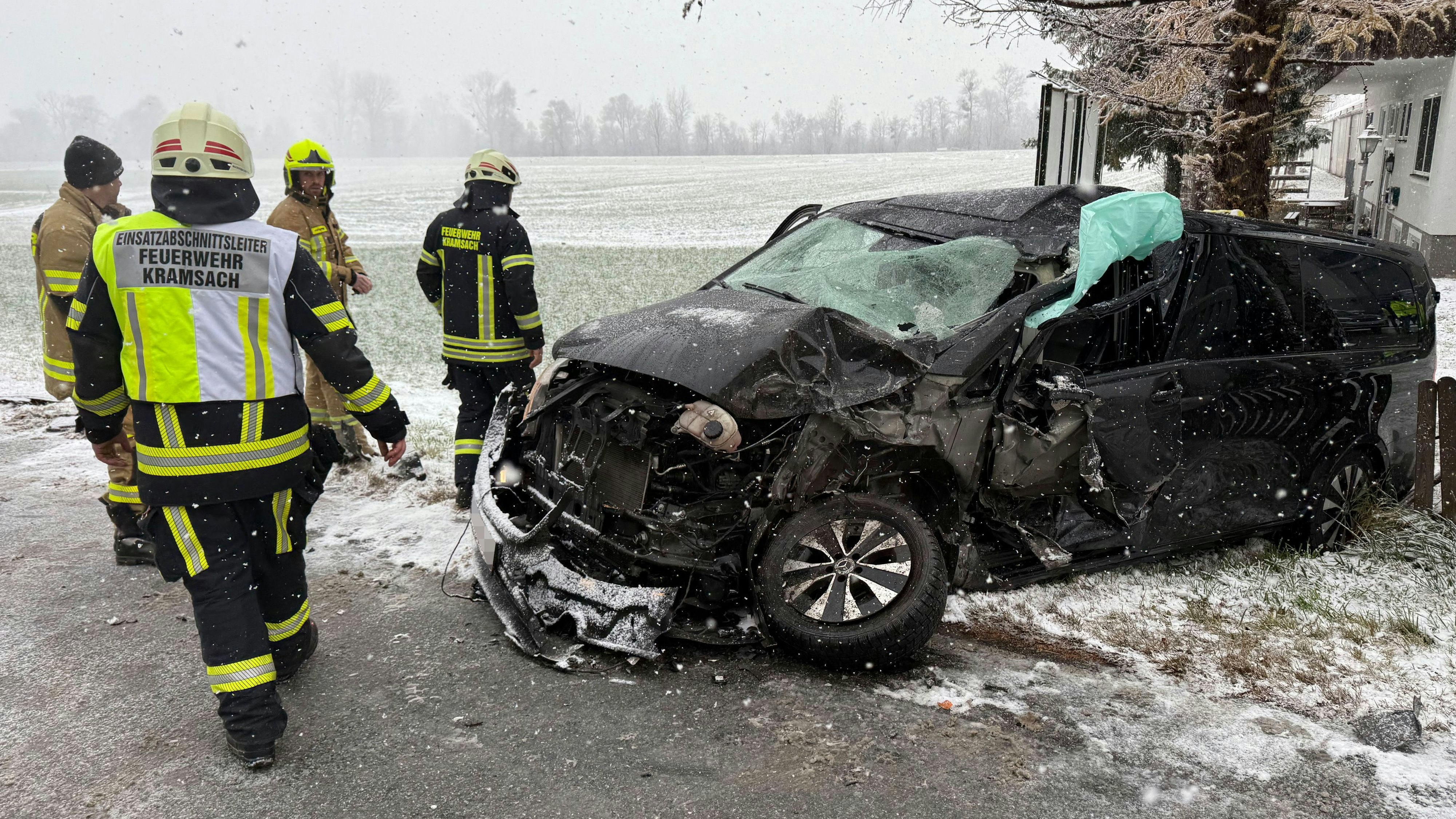 Heute.at - Schnee-Chaos fordert Todesopfer: Lenker stirbt in Crash