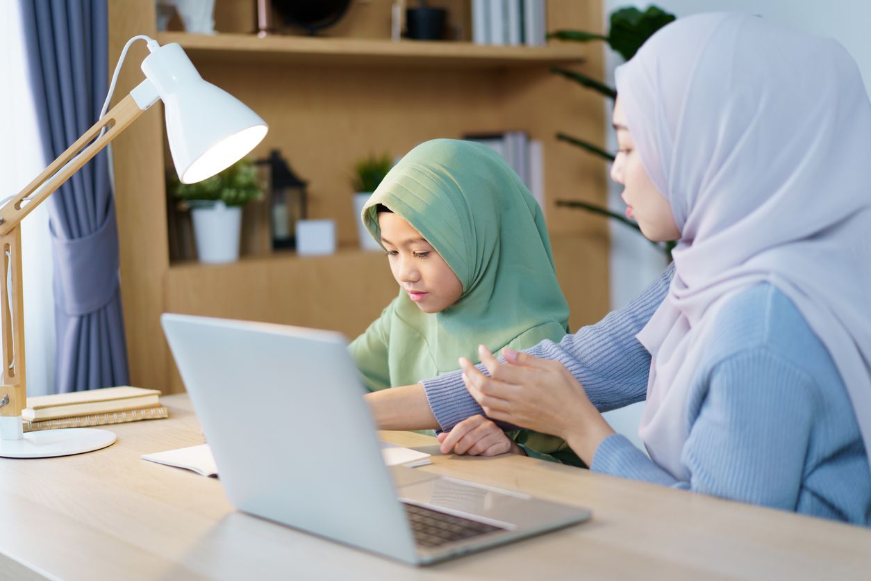 Die Regierung bringt das Kopftuchverbot für unter 14-jährige Mädchen in Österreich auf Schiene.