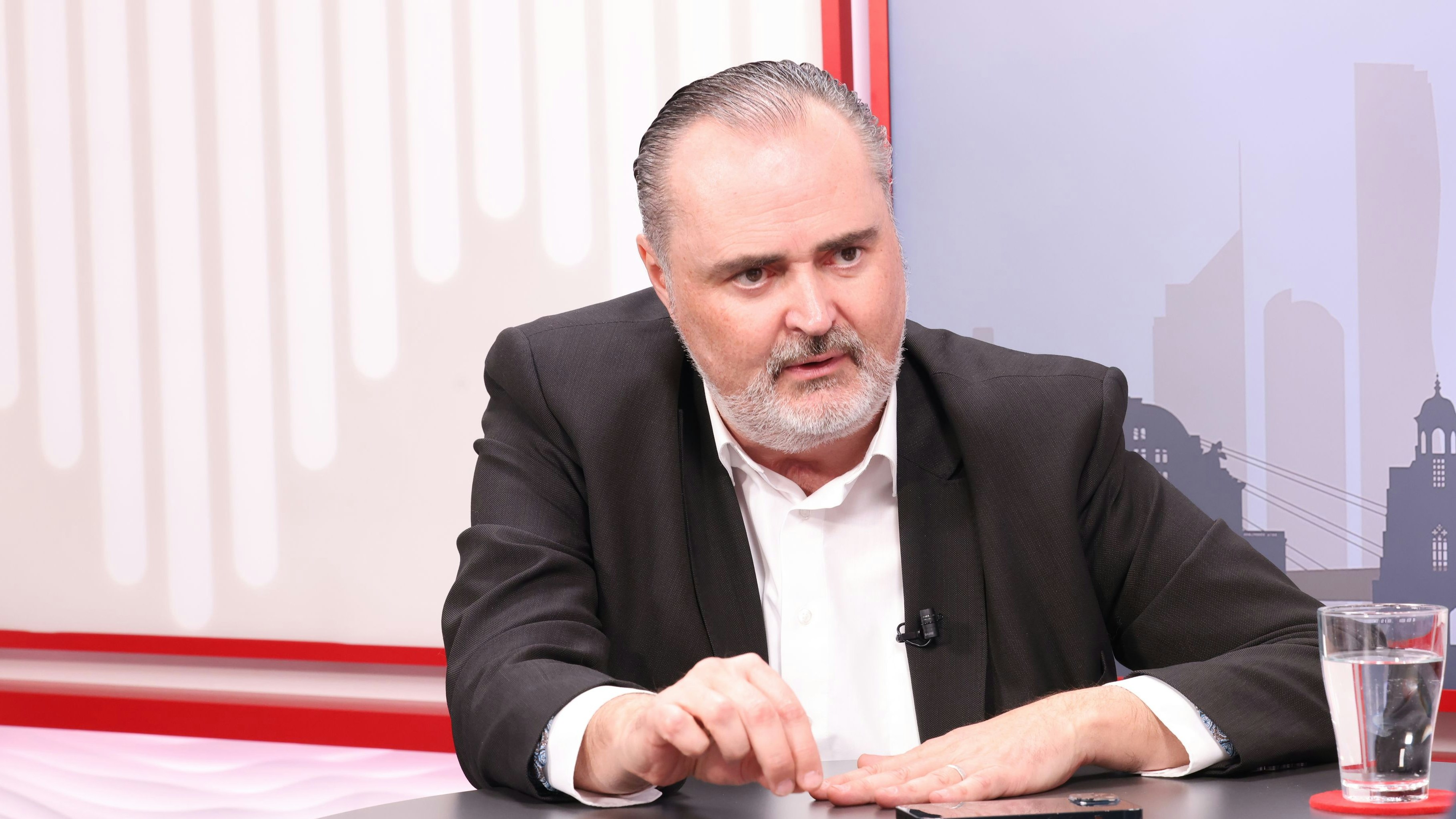 20250304 / interview in der redaktion studio mit landeshauptmann hans peter doskozil / foto: denise auer / tageszeitung heute