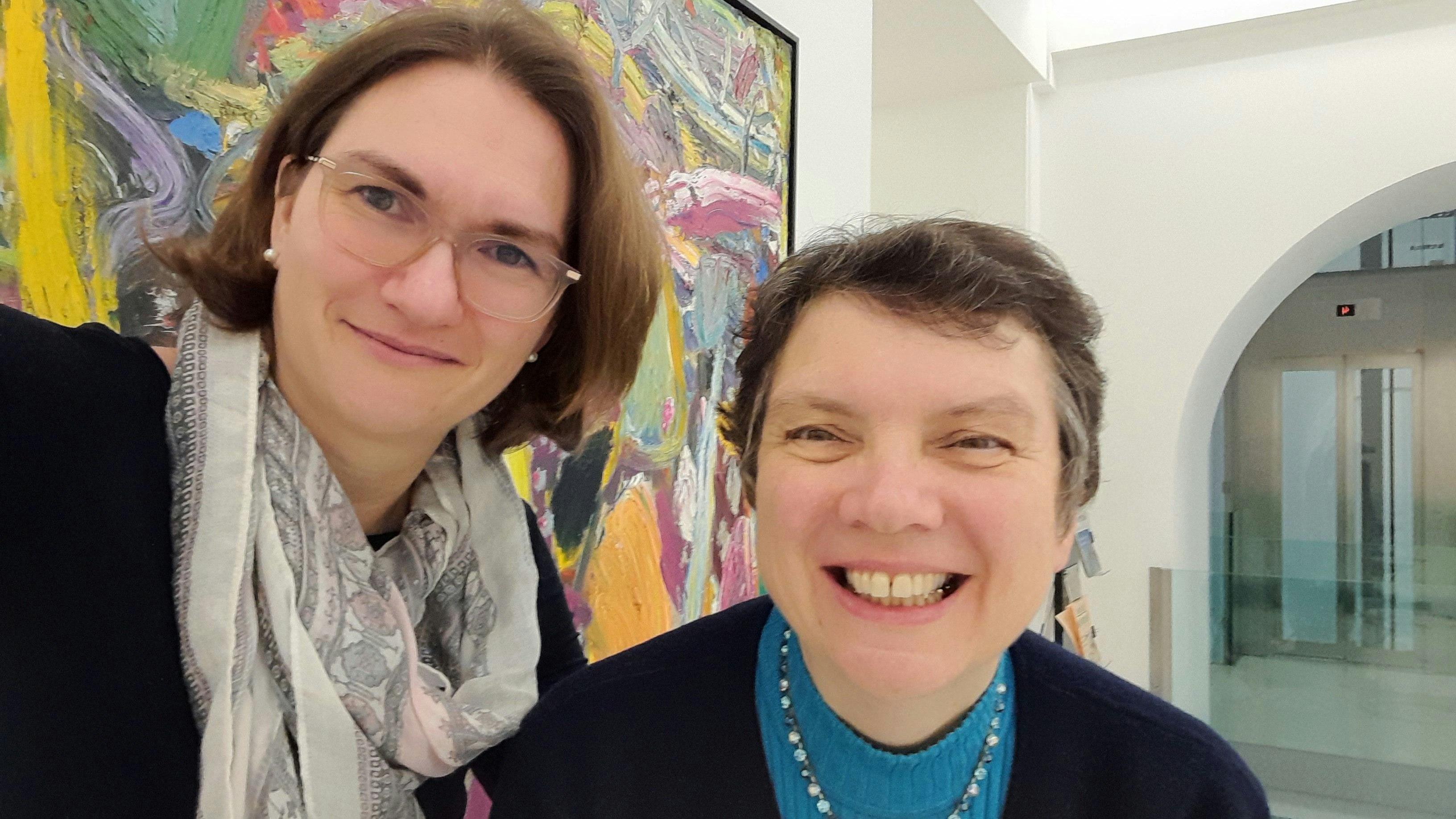 Miriam Simsa mit NewsFlix-Autorin Monika Rosen