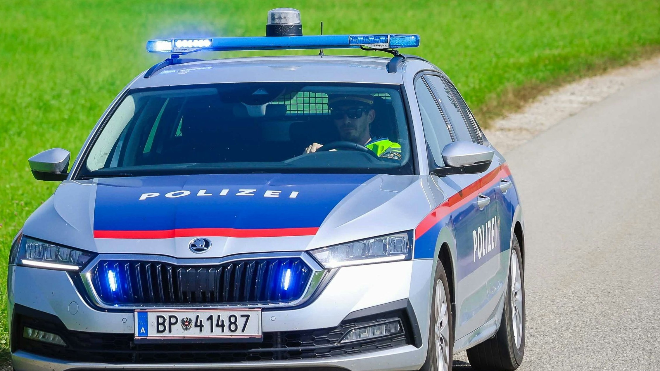 Heute.at - Weizen verschüttet – Lkw-Unfall sorgt für lange Sperre