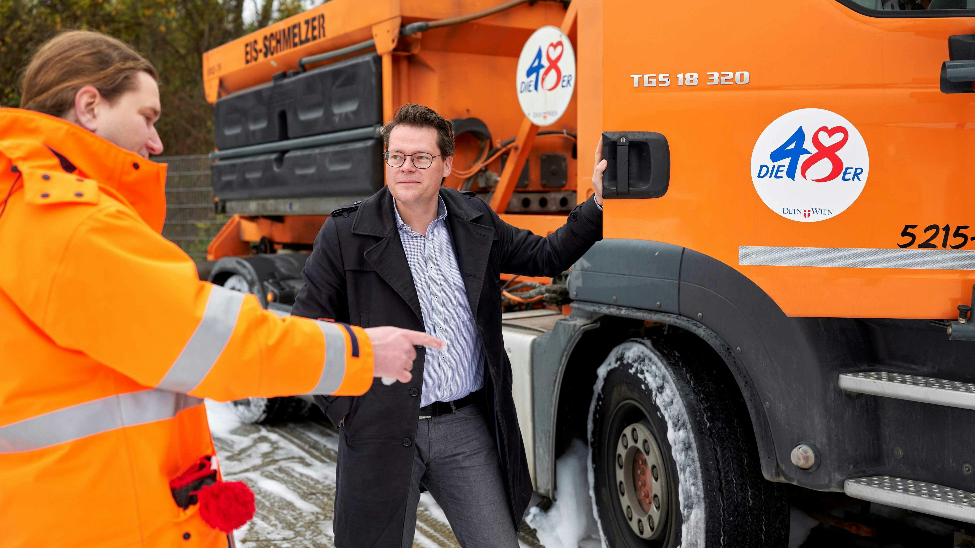 Heute.at - Christbäume und Geschenkpapier – MA48 voll im Einsatz