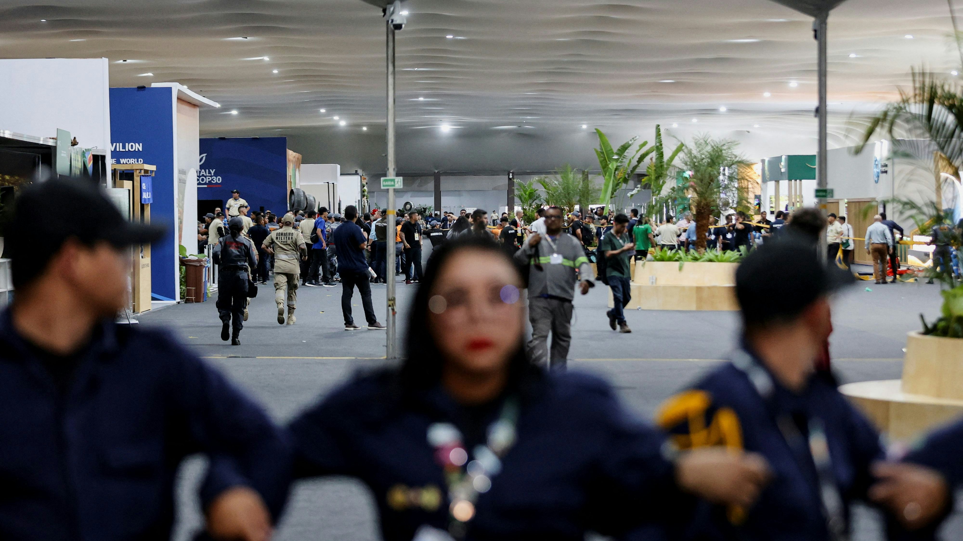 Heute.at - Lena Schilling bei Feuer in Belem evakuiert