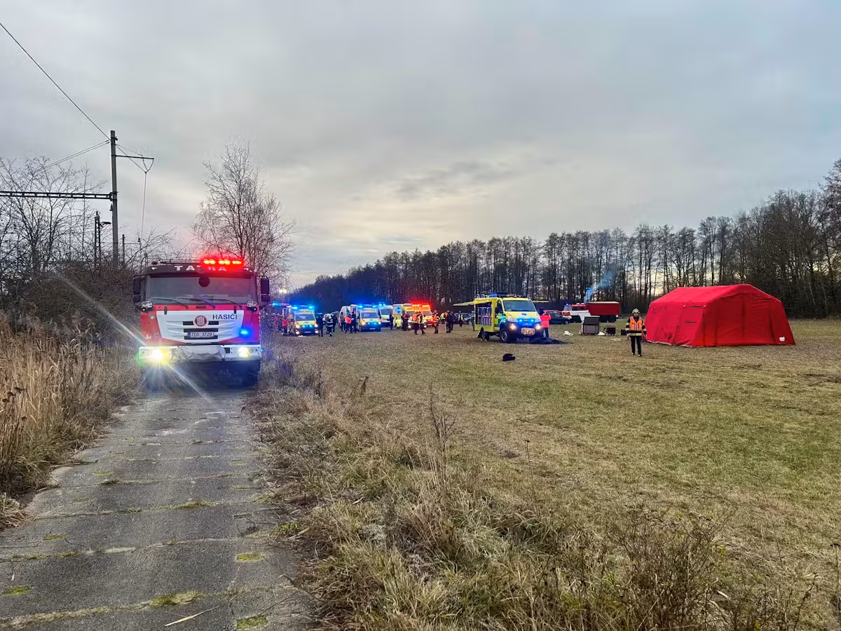 Großeinsatz der Rettungskräfte nach dem schweren Zugunglück in Tschechien.