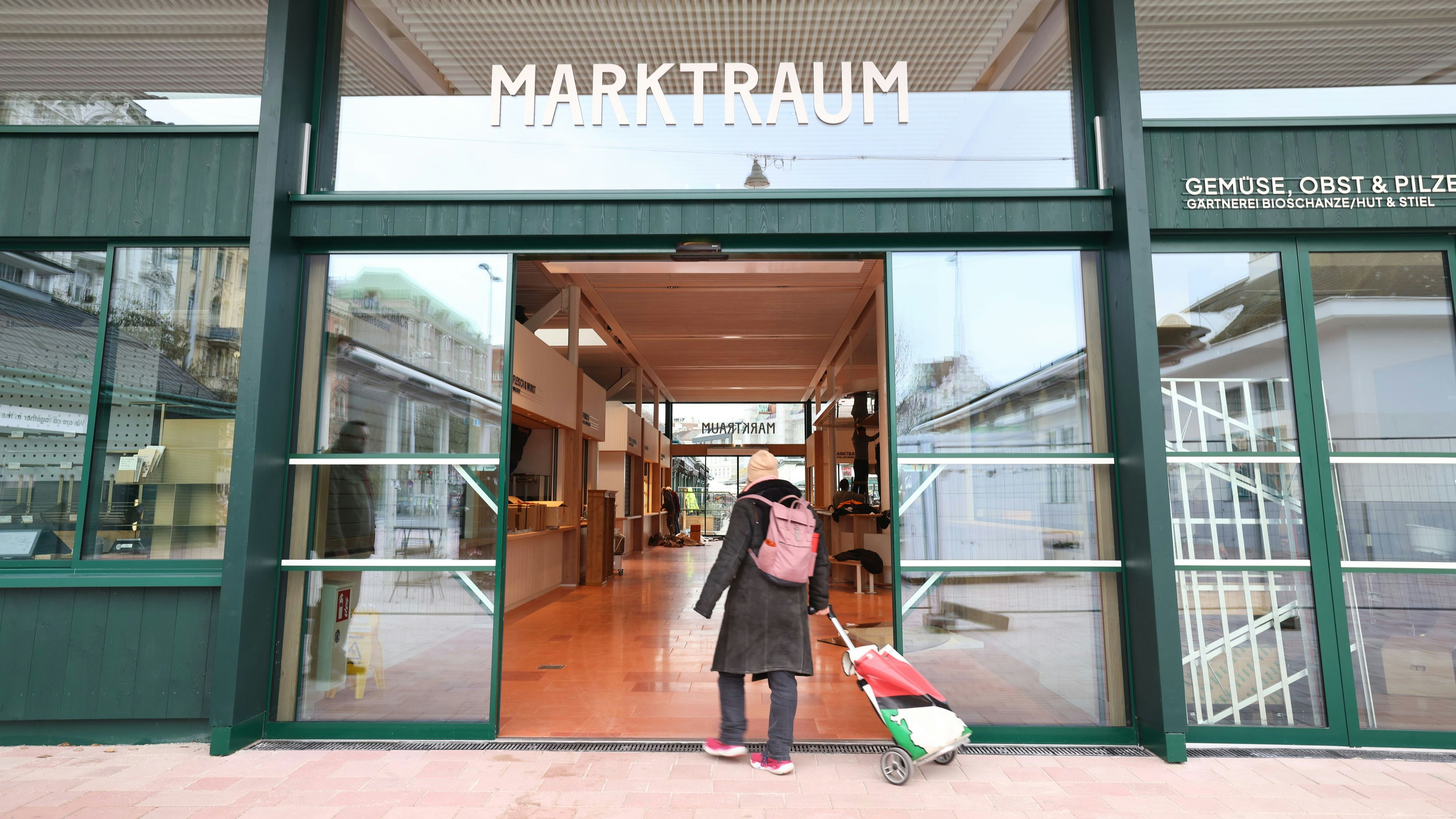 Marktraum am Naschmarkt – letzte Vorbereitungen