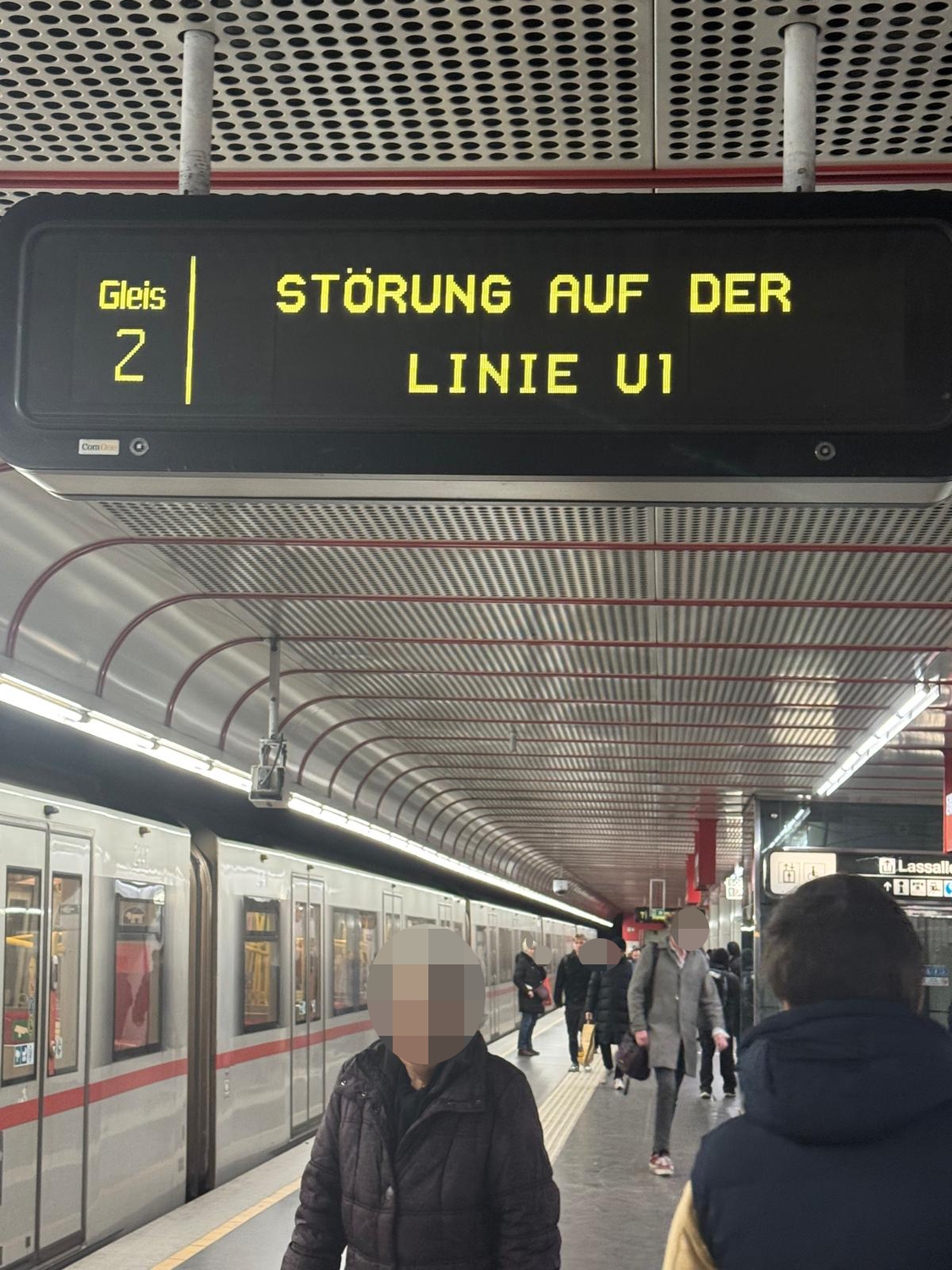 Fahrgäste der U1 mussten auf andere Verkehrsmittel umsteigen.