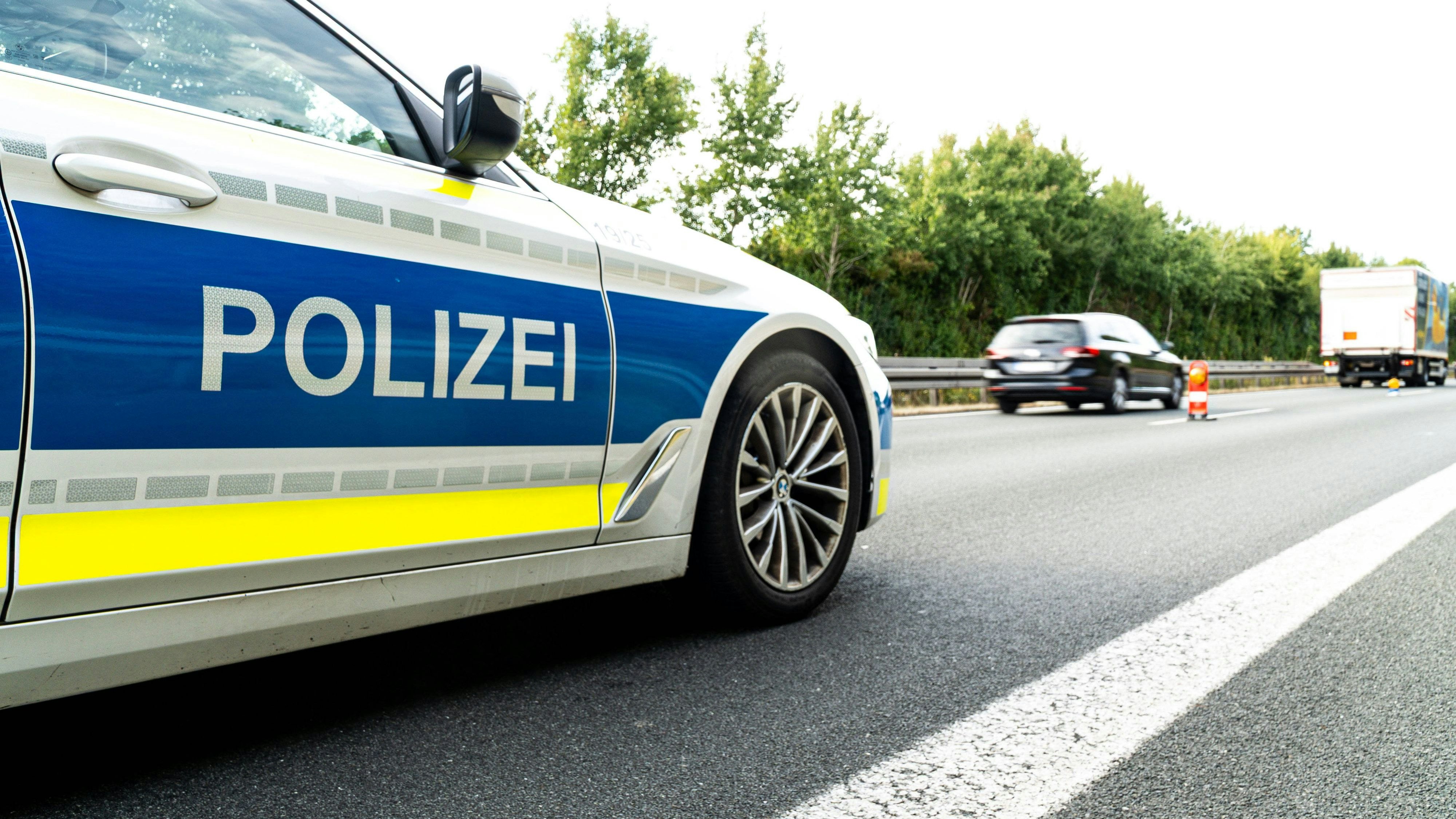 Heute.at - Hände auf Autobahn – Spur führt zu silbernem Pkw