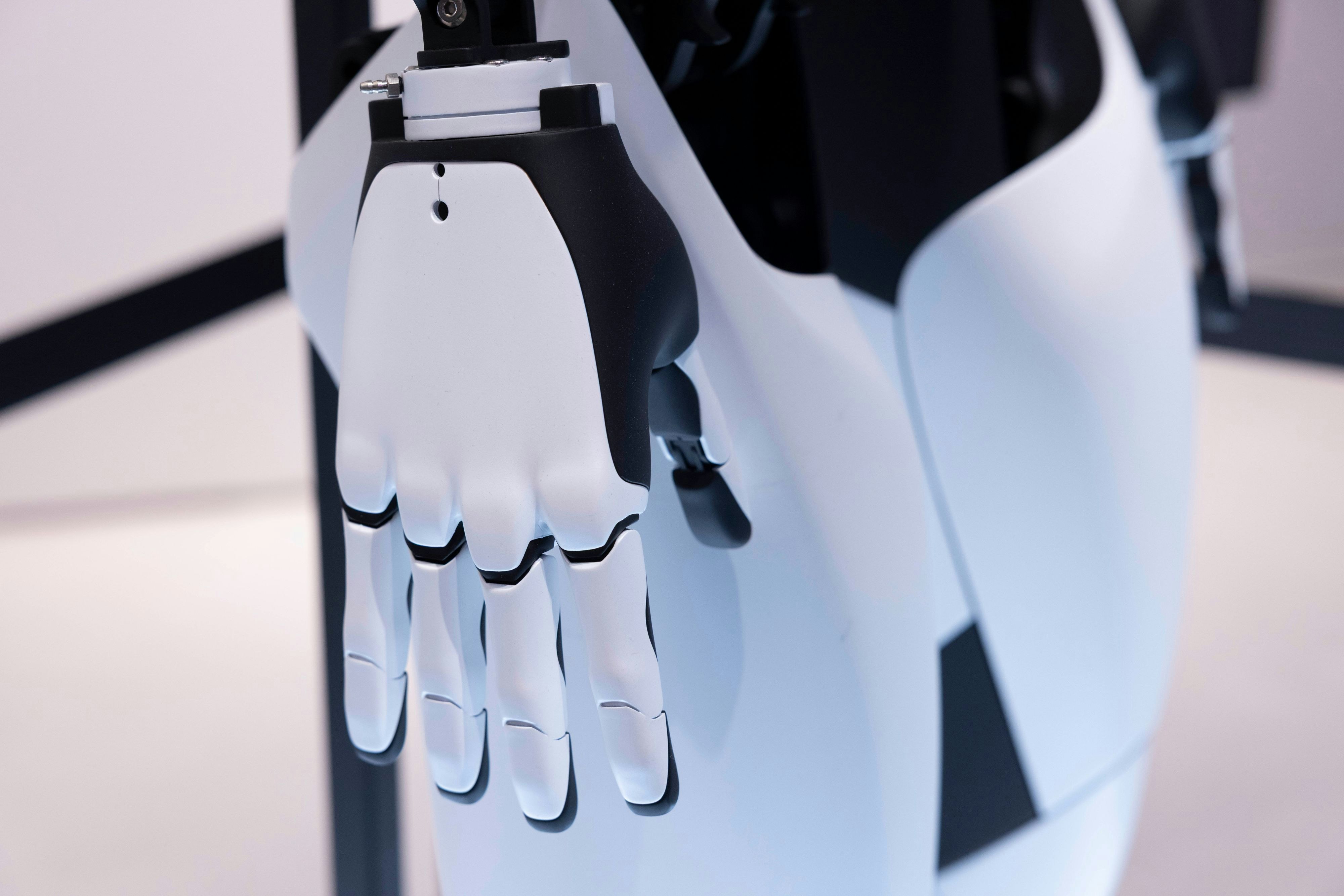 Schwachstelle: Die menschliche Hand ist mechanisch so komplex, dass die Tesla-Techniker Sonderschichten einlegen müssen, um sie zu kopieren